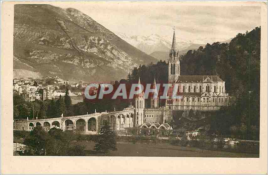 CPA LOURDES - La basilique et le Pic du Jer