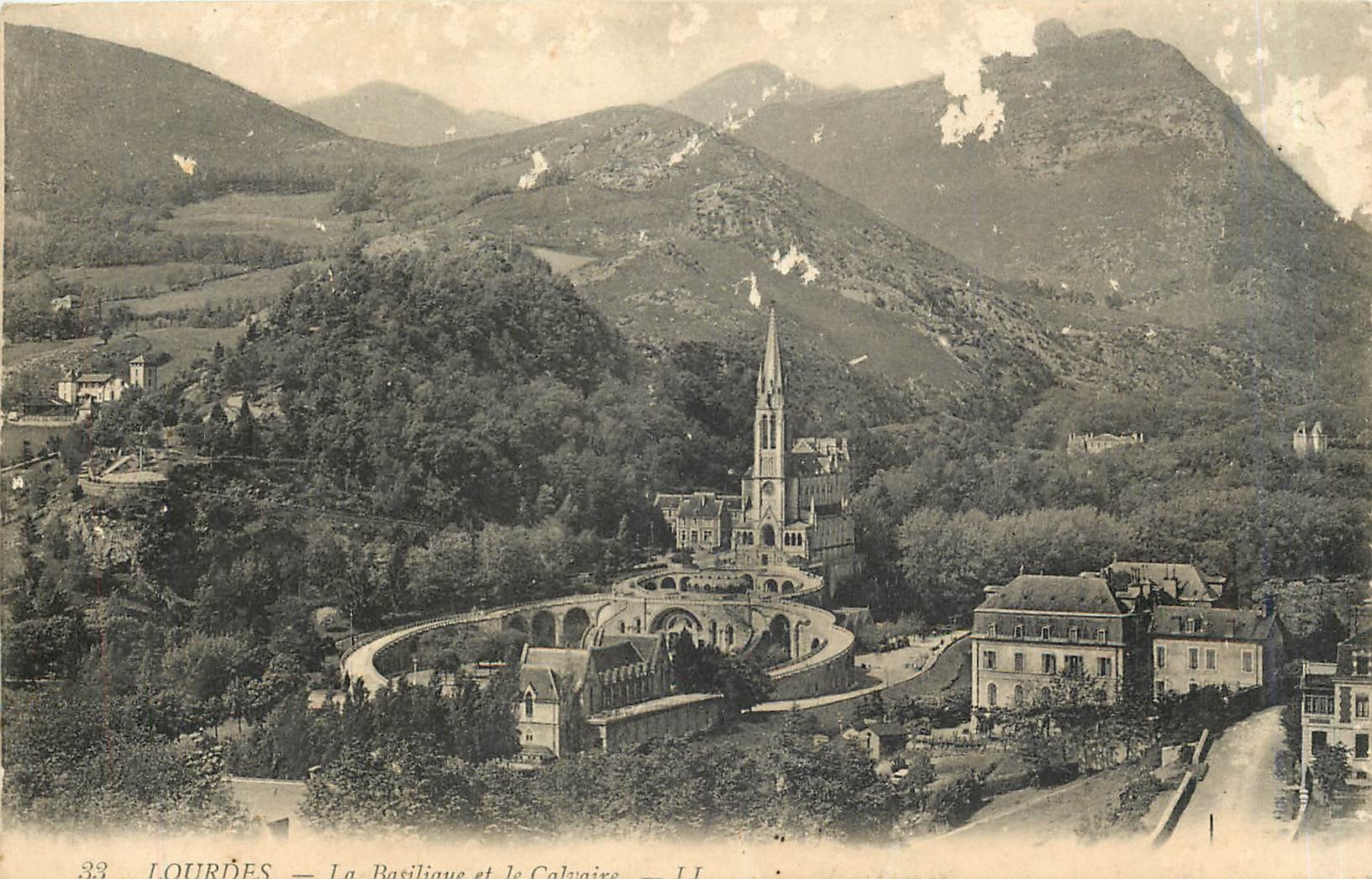 CPA LOURDES La Basilique
