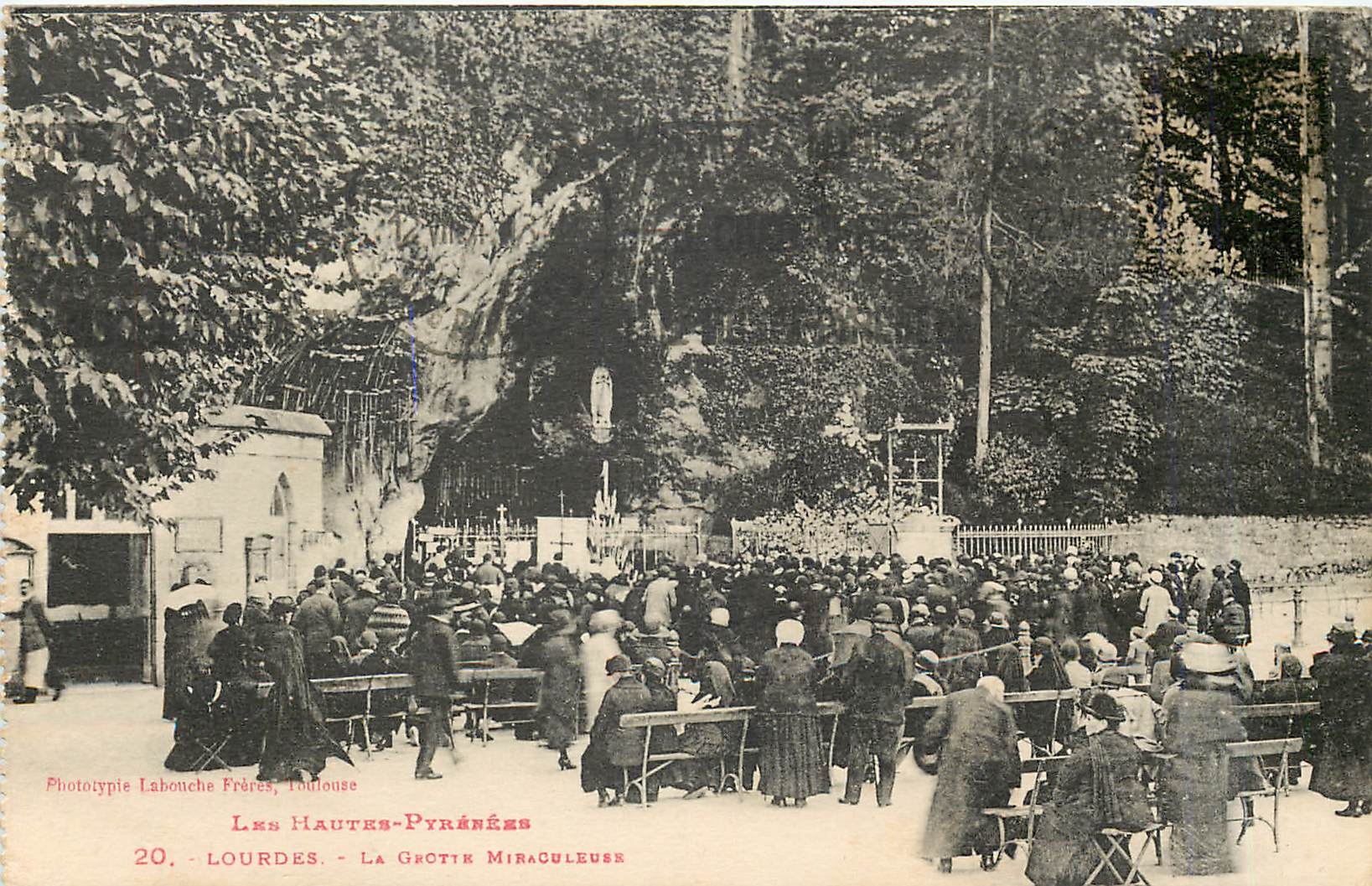 CPA LOURDES La Basilique La grotte miraculeuse