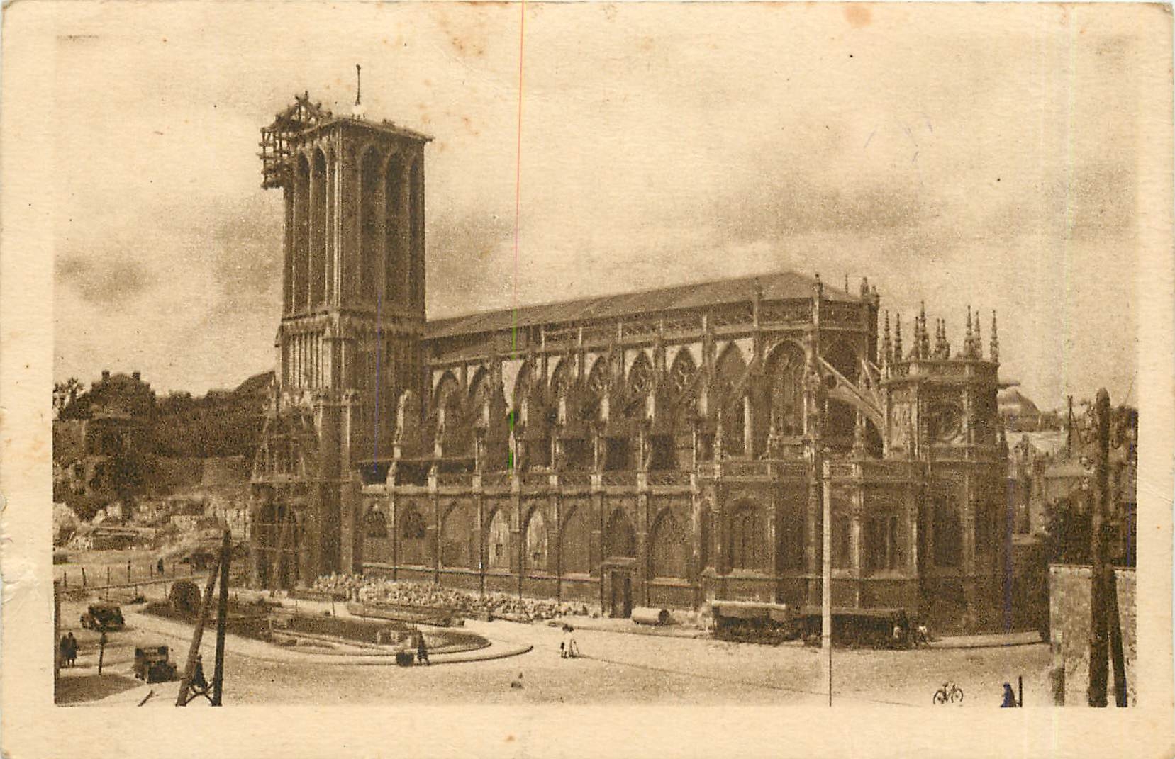 CPM CAEN Place et Eglise Saint-Pierre