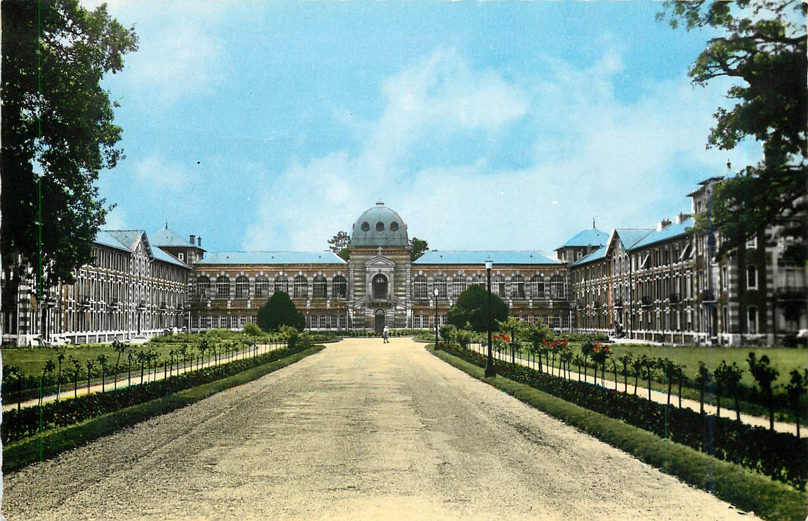 CPM ETABLISSEMENT NATIONAL DE CONVALESCENTES DU VESINET (Seine-et-Oise) Vue d'ensemble Allée princip