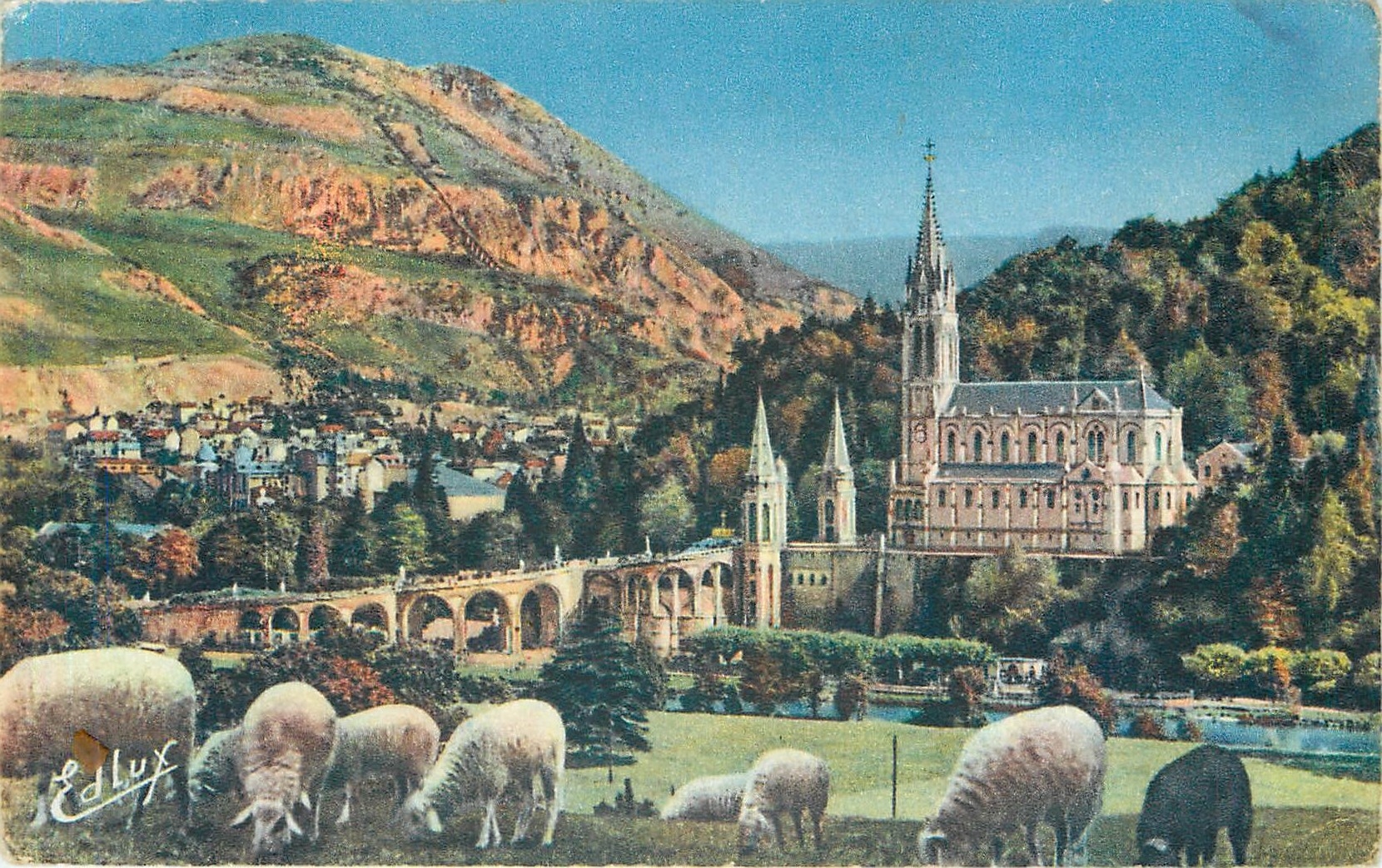 CPA LOURDES - La Basilique et le Pic du Jer
