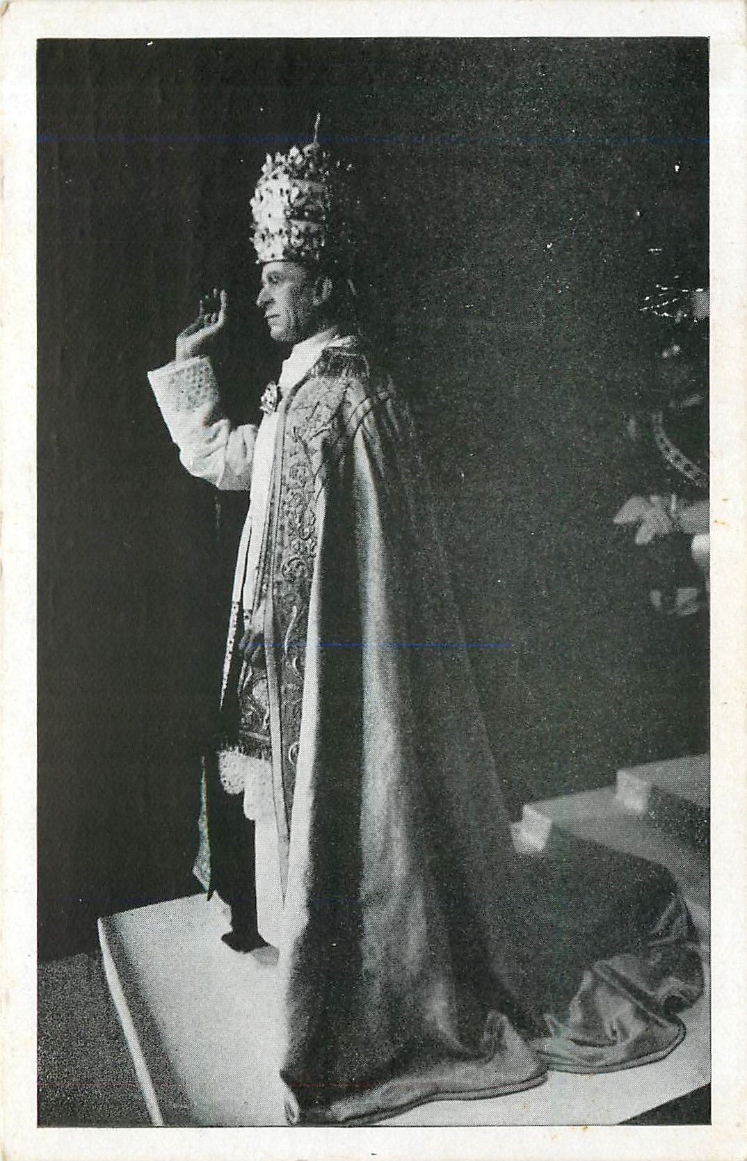 CPA MUSEE DU PAPE A LOURDES S.S. PieXII bénissant la foule