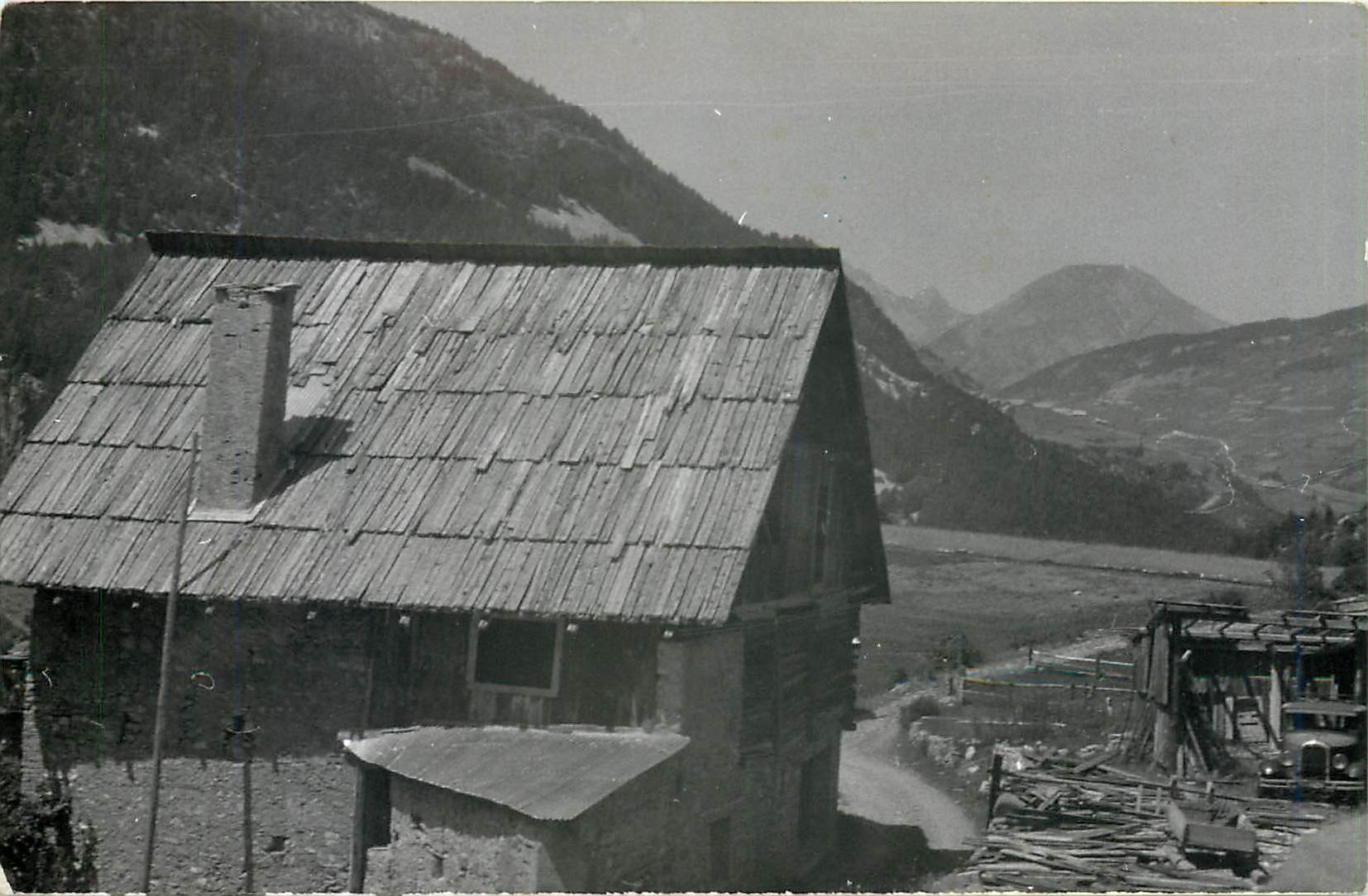 Maison à Montibordon — vue de la montagne — éditeur KRAK - Recto