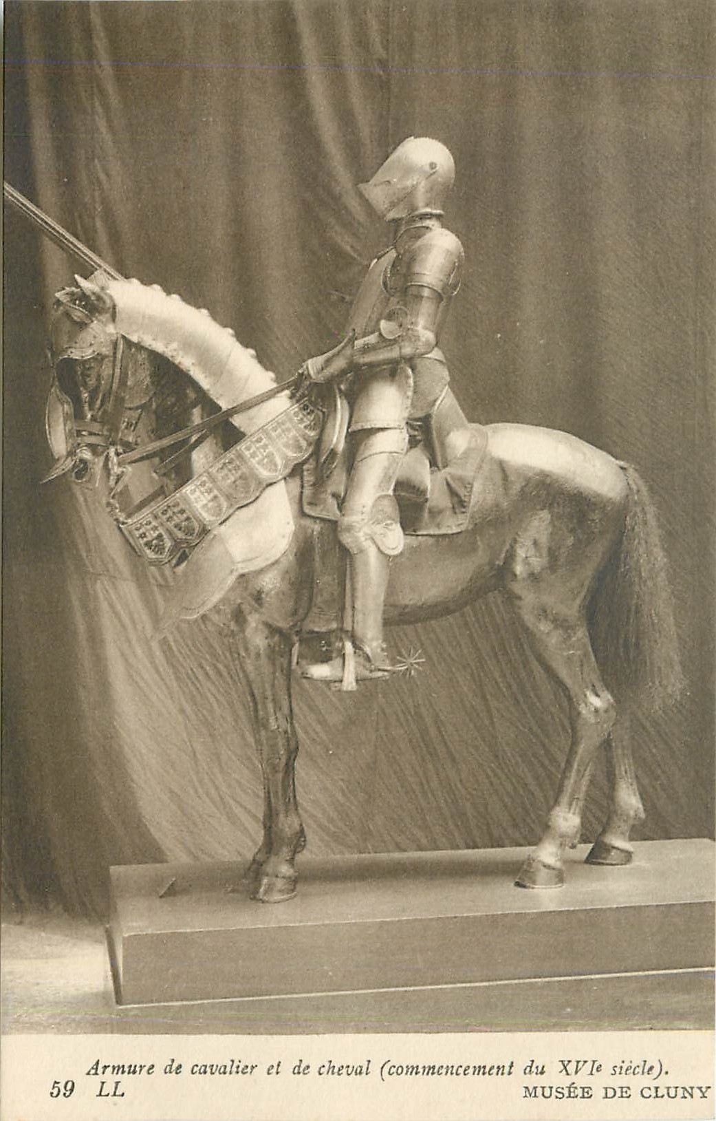 CPA Armure de cavalier et de cheval - MUSEE DE CLUNY