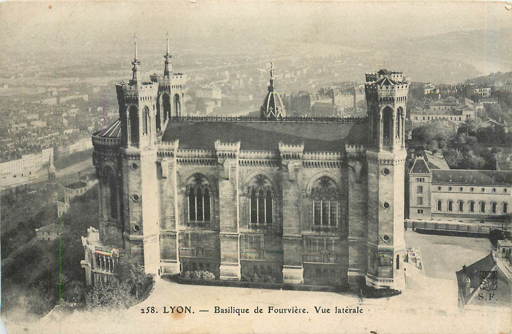 CPA LYON - Basilique de N.-D. de Fourvière - Vue latérale