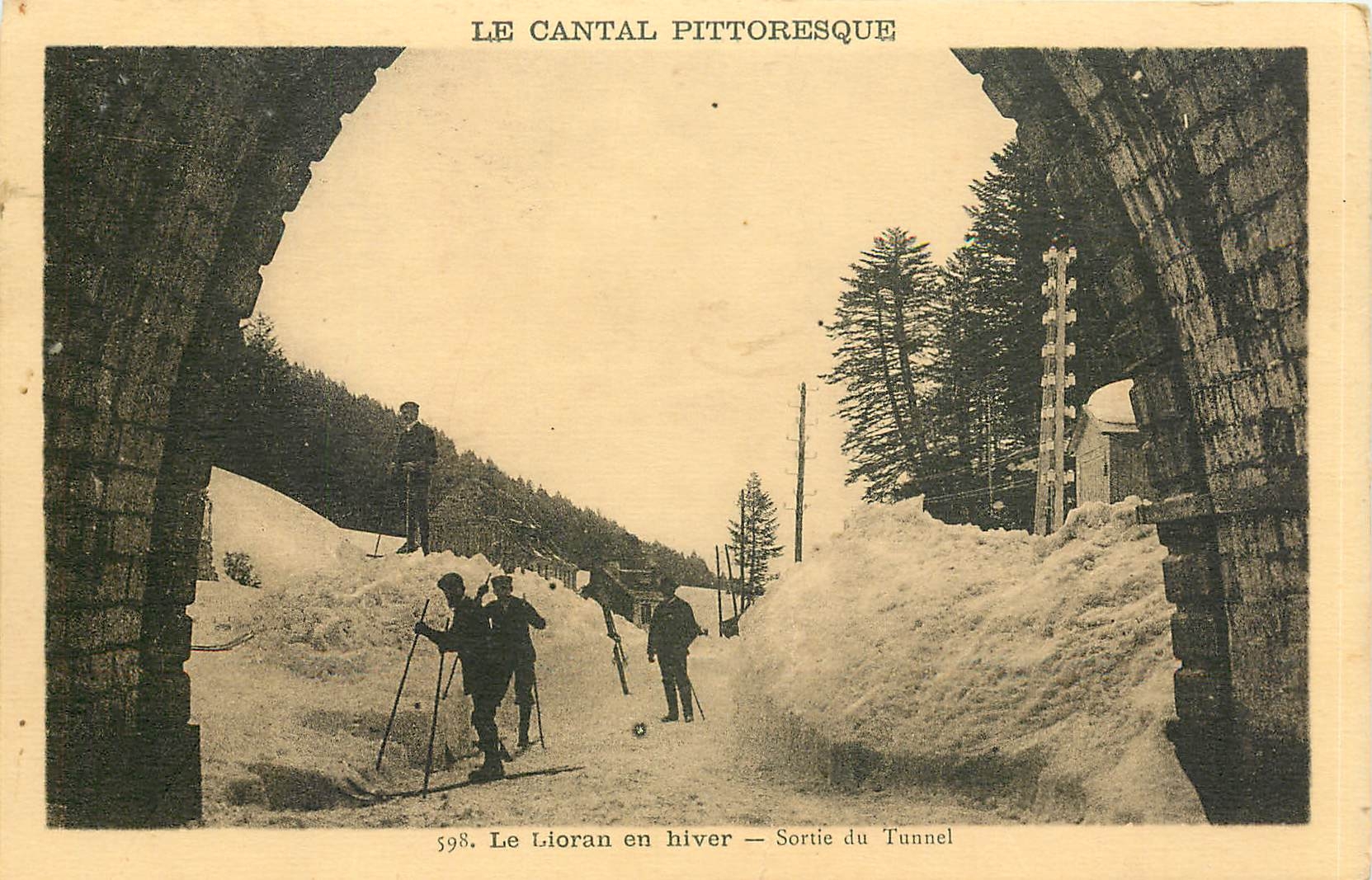 CPA Le Lioran en hiver - Sortie du Tunnel