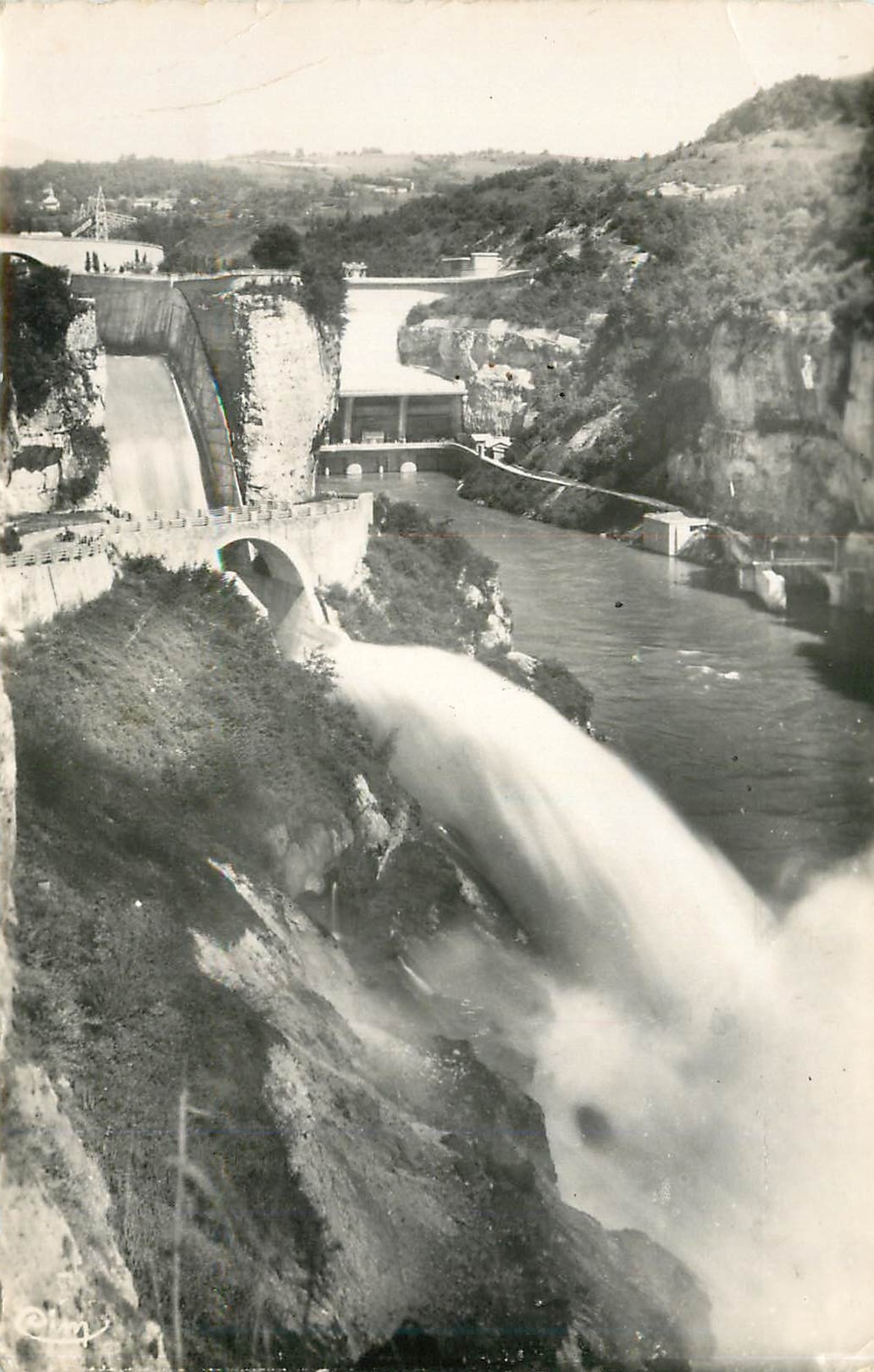 CPM Barrage de GENISSIAT (Ain) Vue d'ensemble Canal évacuateur et Doucine