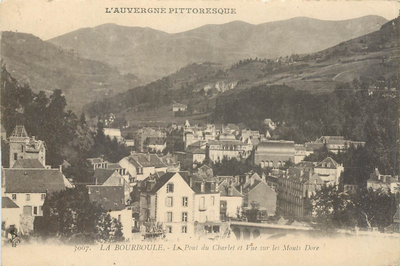 CPA LA BOURBOULE - Le Pont du Chalet vue sur les Monts Dore