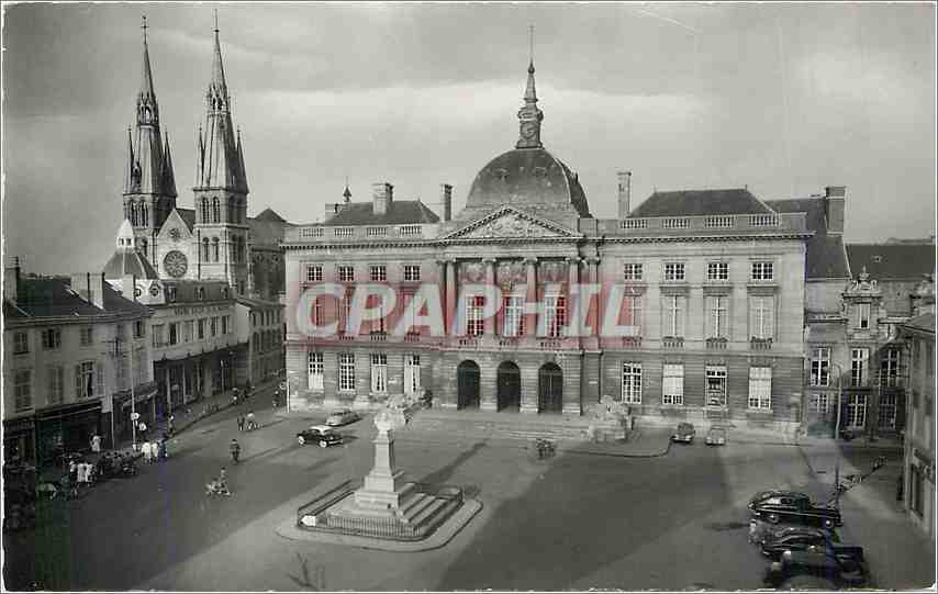 Châlons-sur-Marne — L'Hôtel de Ville et la place centrale — Éditions Paris Répertoire