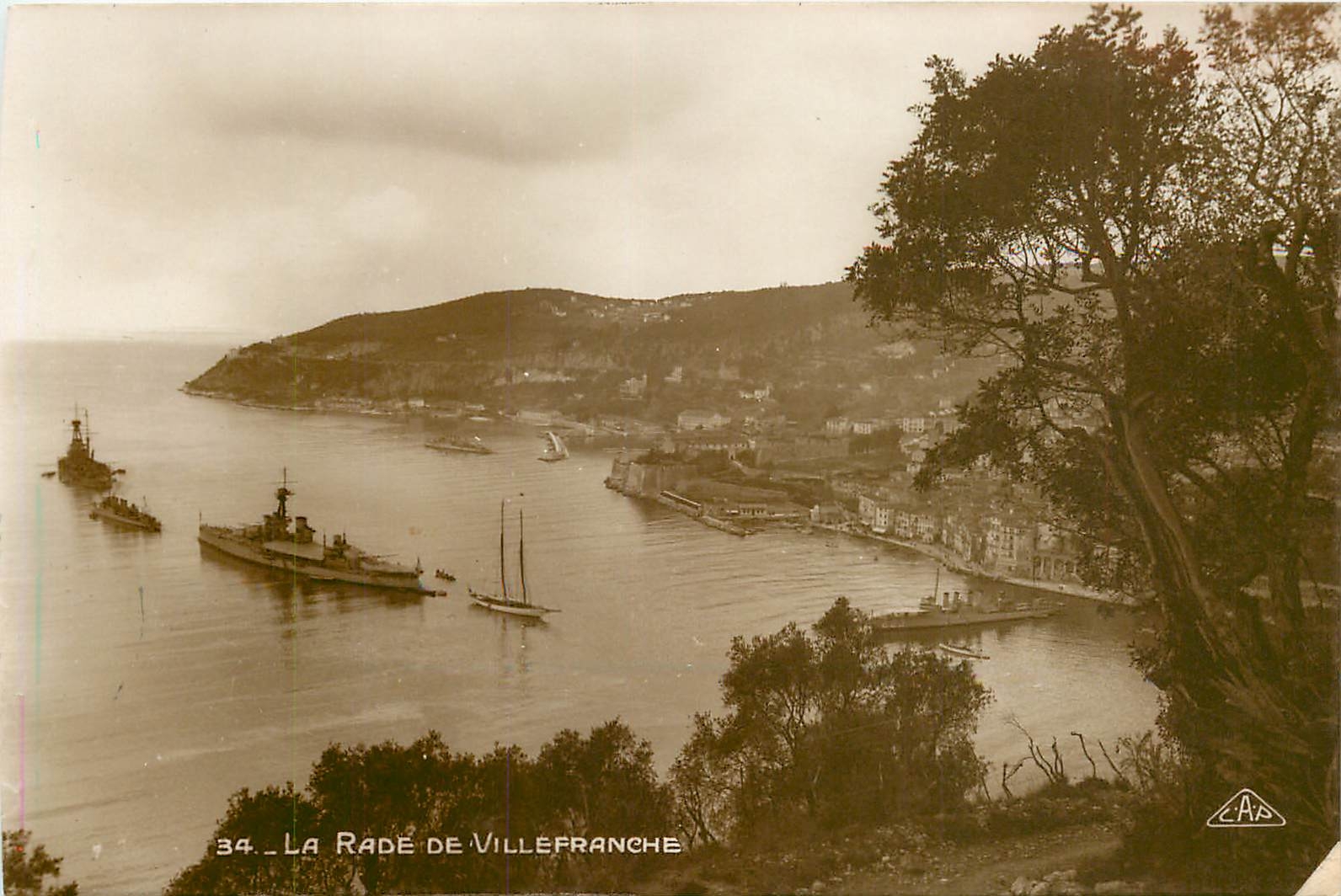 La Rade de Villefranche — vue de la baie avec navires — éditeur C.A.S. n°34