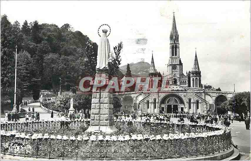 CPA LOURDES - La Basilique et la Vierge couronnée