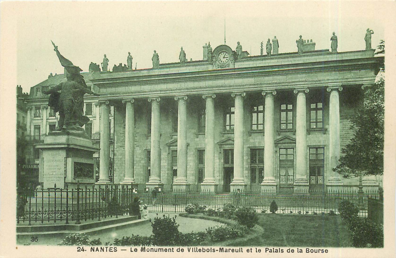 CPA NANTES - Le Monument de Villebois-Mareuil et le Palais de la Bourse