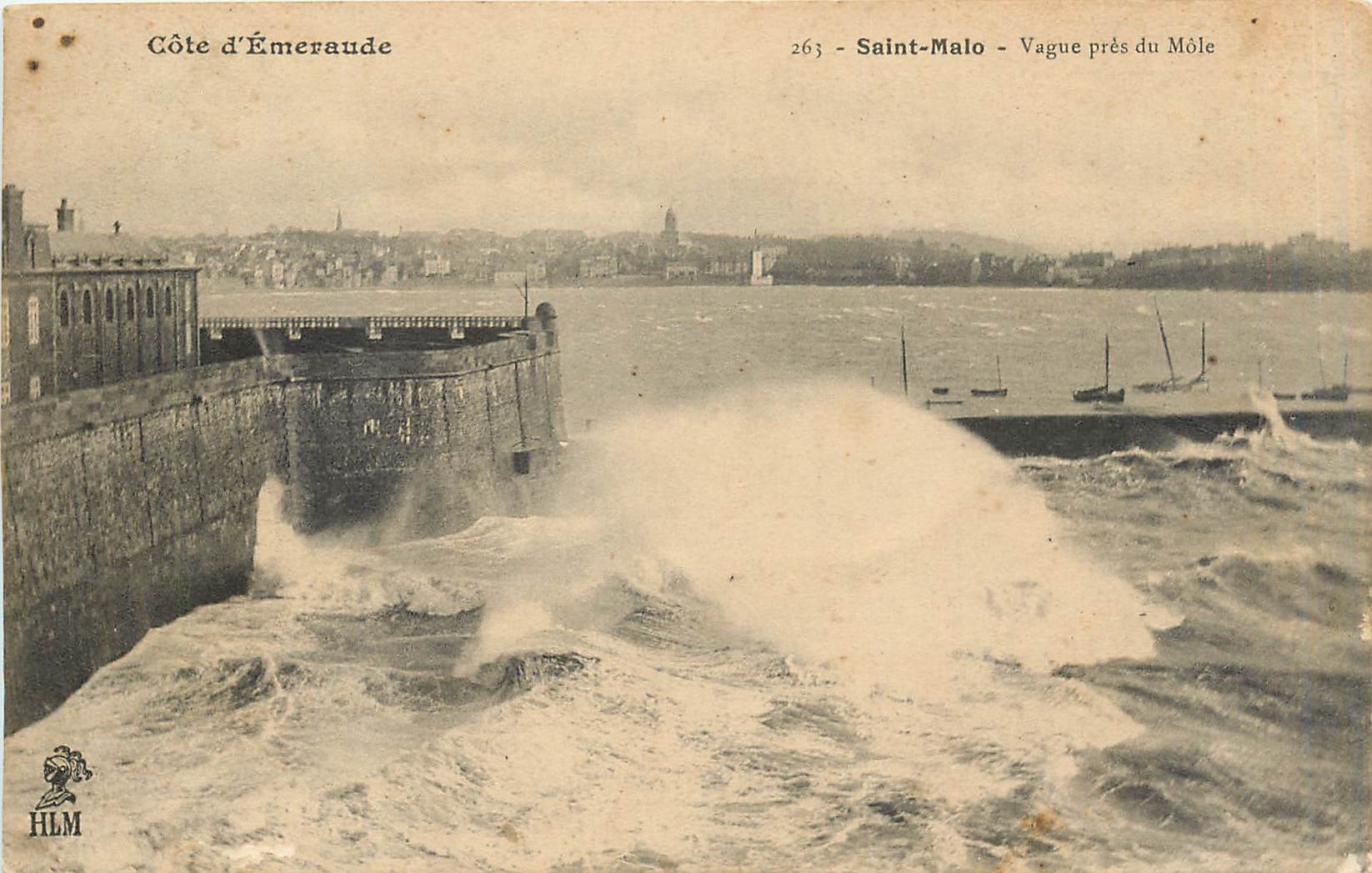 CPA Saint-Malo - Vague près du Môle