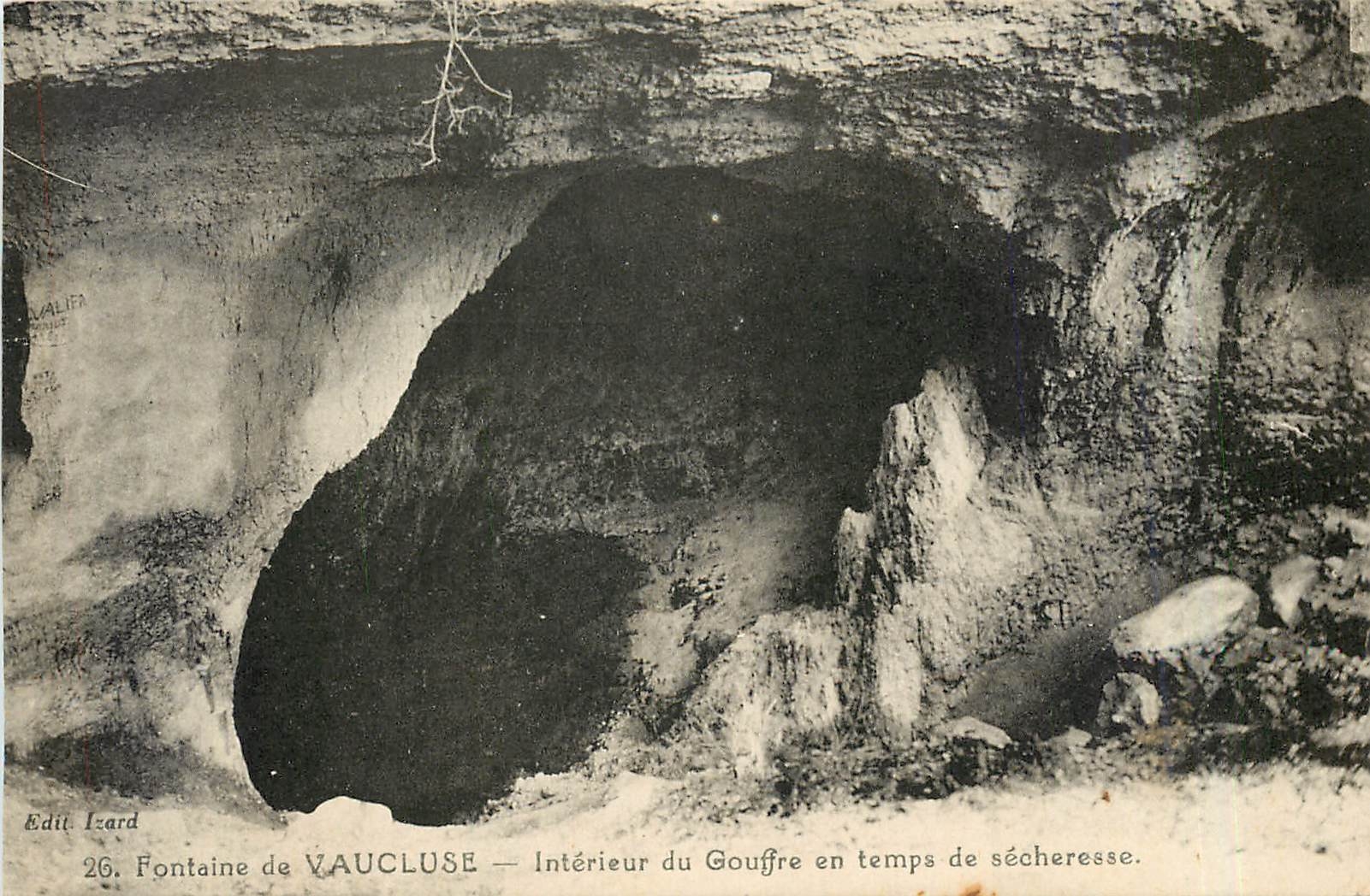 Fontaine de VAUCLUSE — Intérieur du Gouffre en temps de sécheresse — Edit. Izard n°26