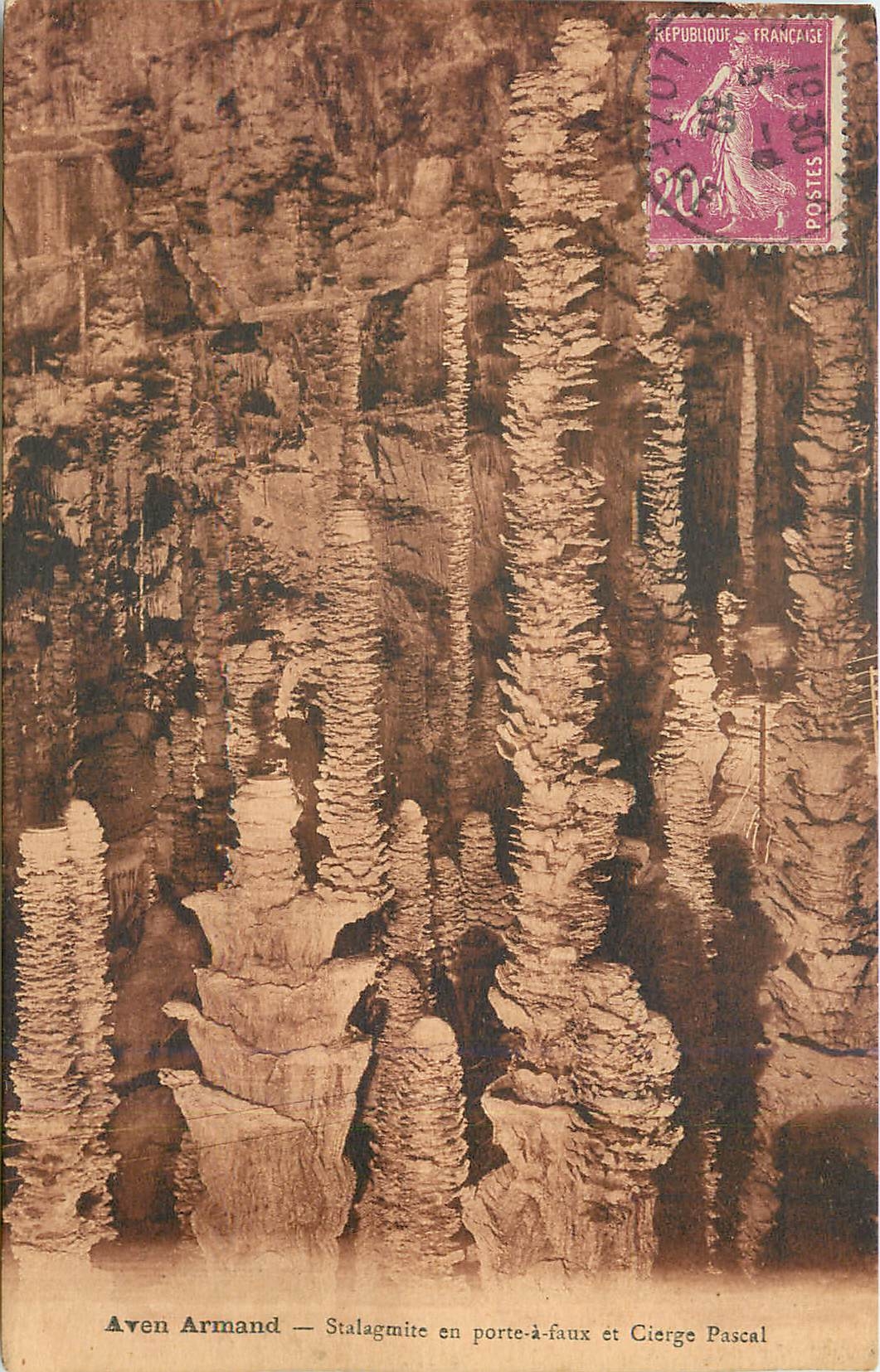 CPA Aven Armand - Stalagmite en porte-à-faux et cierge pascal