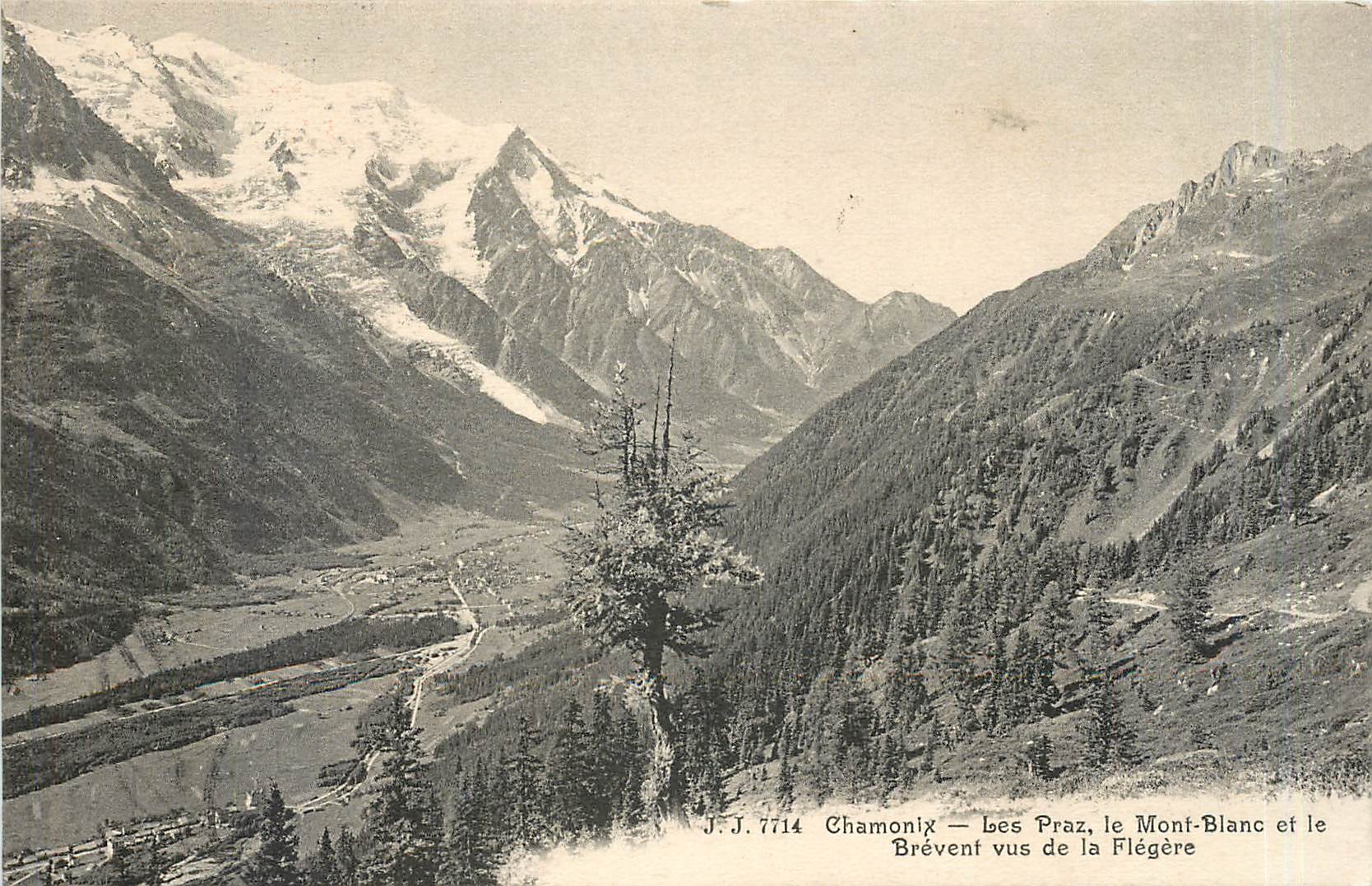 CPA Chamonix les Praz  le Mont Blanc et le Brévent- vus de la flégère