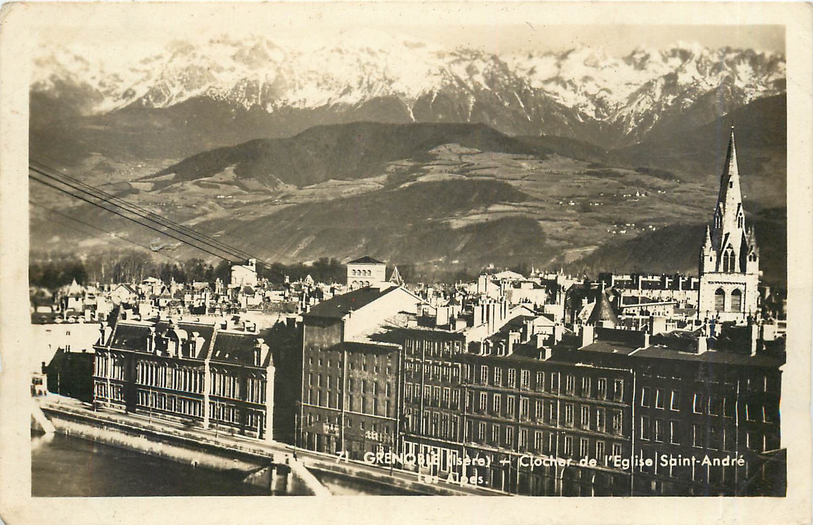 Grenoble (Isère) — Clocher de l'Église Saint-André — Les Alpes