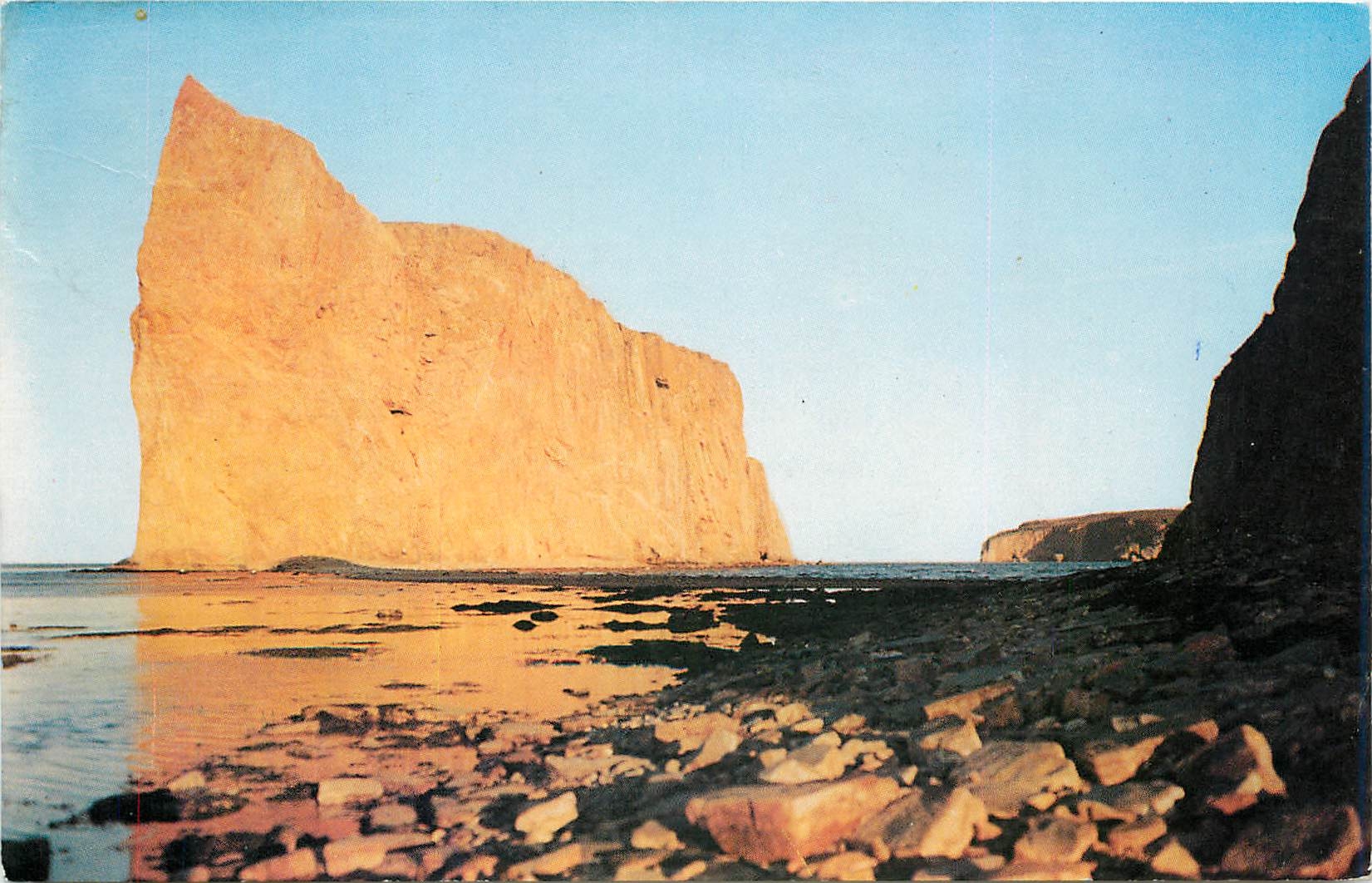 CPM Percé  Que  Canada.Le soleil couchant transforme le fameux Rocher en un énorme bijou aux couleur