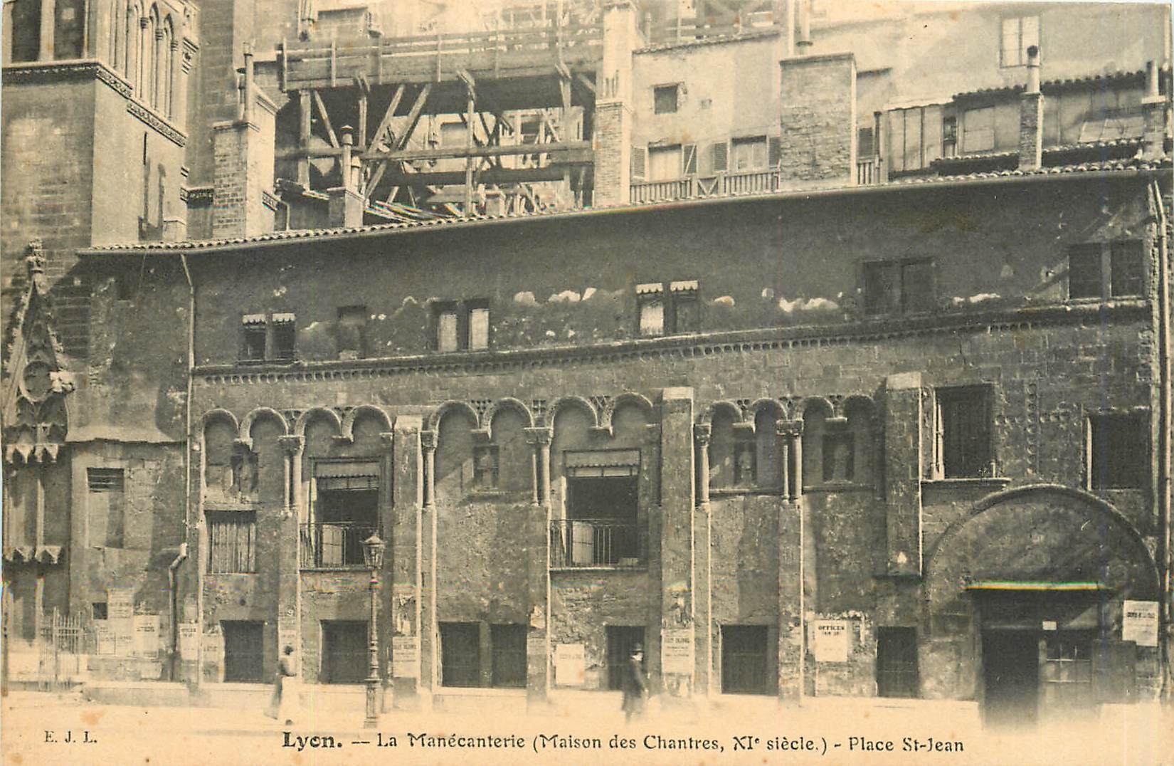 CPA Lyon- La Manécanterie (Maison des Chantres Xieme siecle) place St Jea