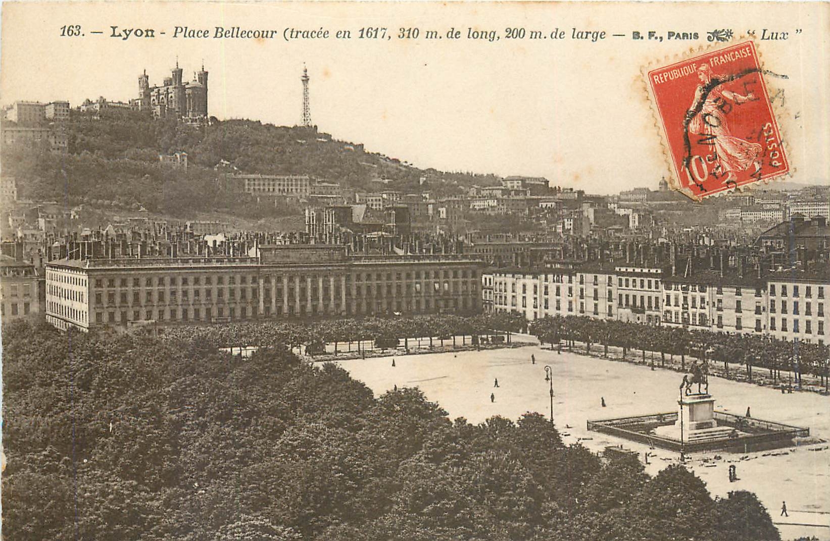 CPA Lyon- Place bellecour(tracée en 1617 310m de long 200m de large-B-P PARIS "Lux"