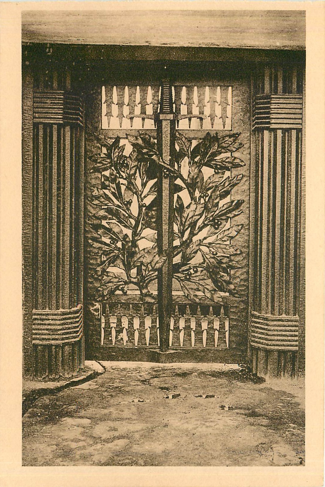 CPA Monument de la tranchée des Baionnettes Porte d'entrée en fer forge (E.Brandt ferronnier d'art)
