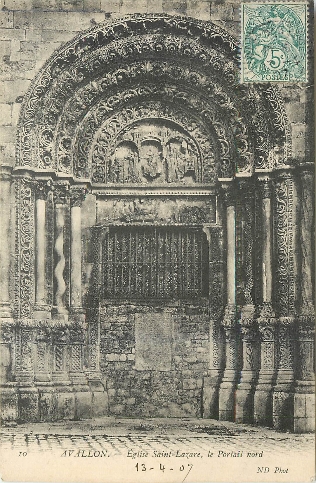 CPA AVALLON-Eglise saint Lazare  Le Portail nord