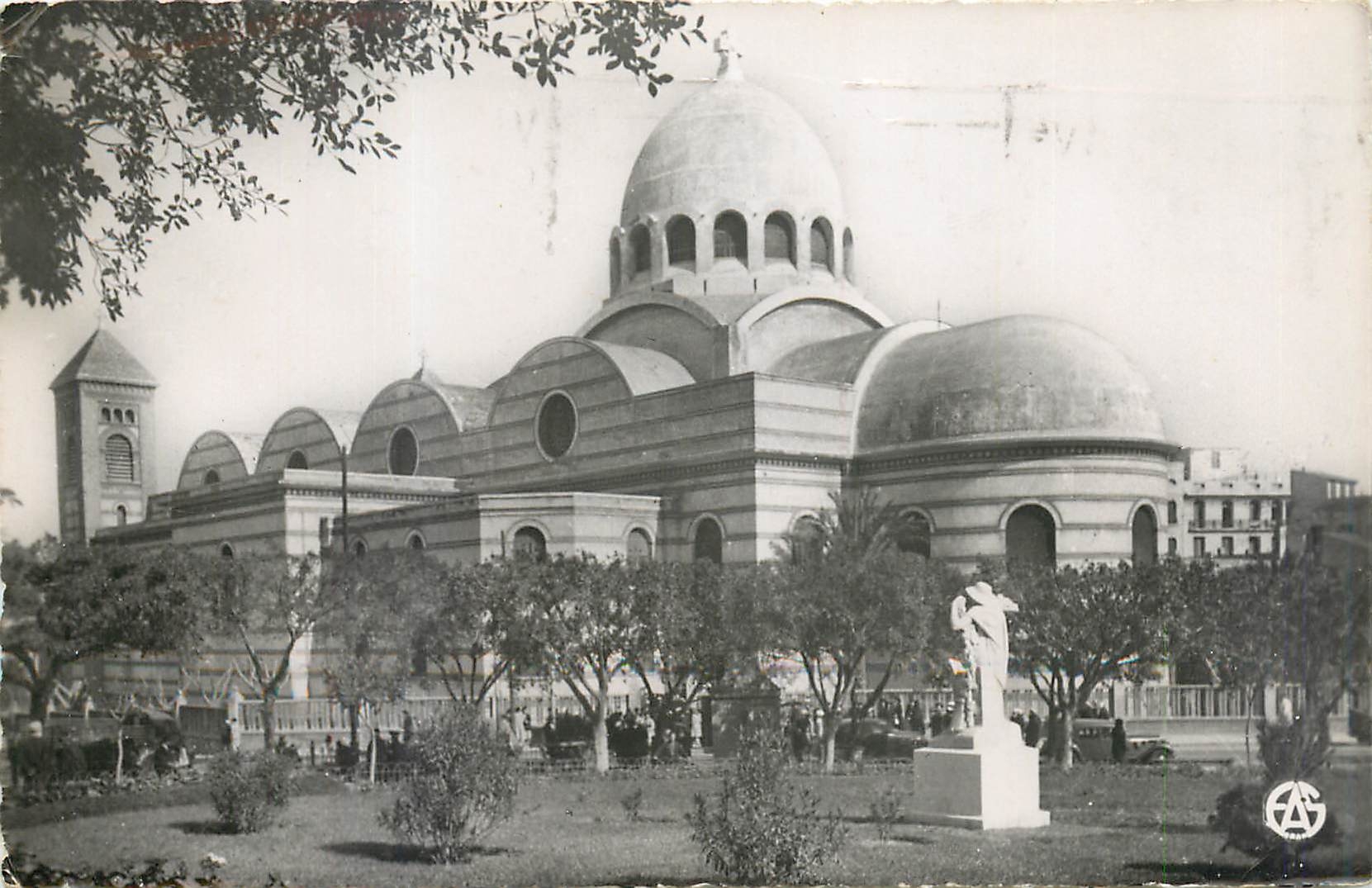 CPA ORAN-L'Abside de la cathedrale et le jardins du Square Garbé