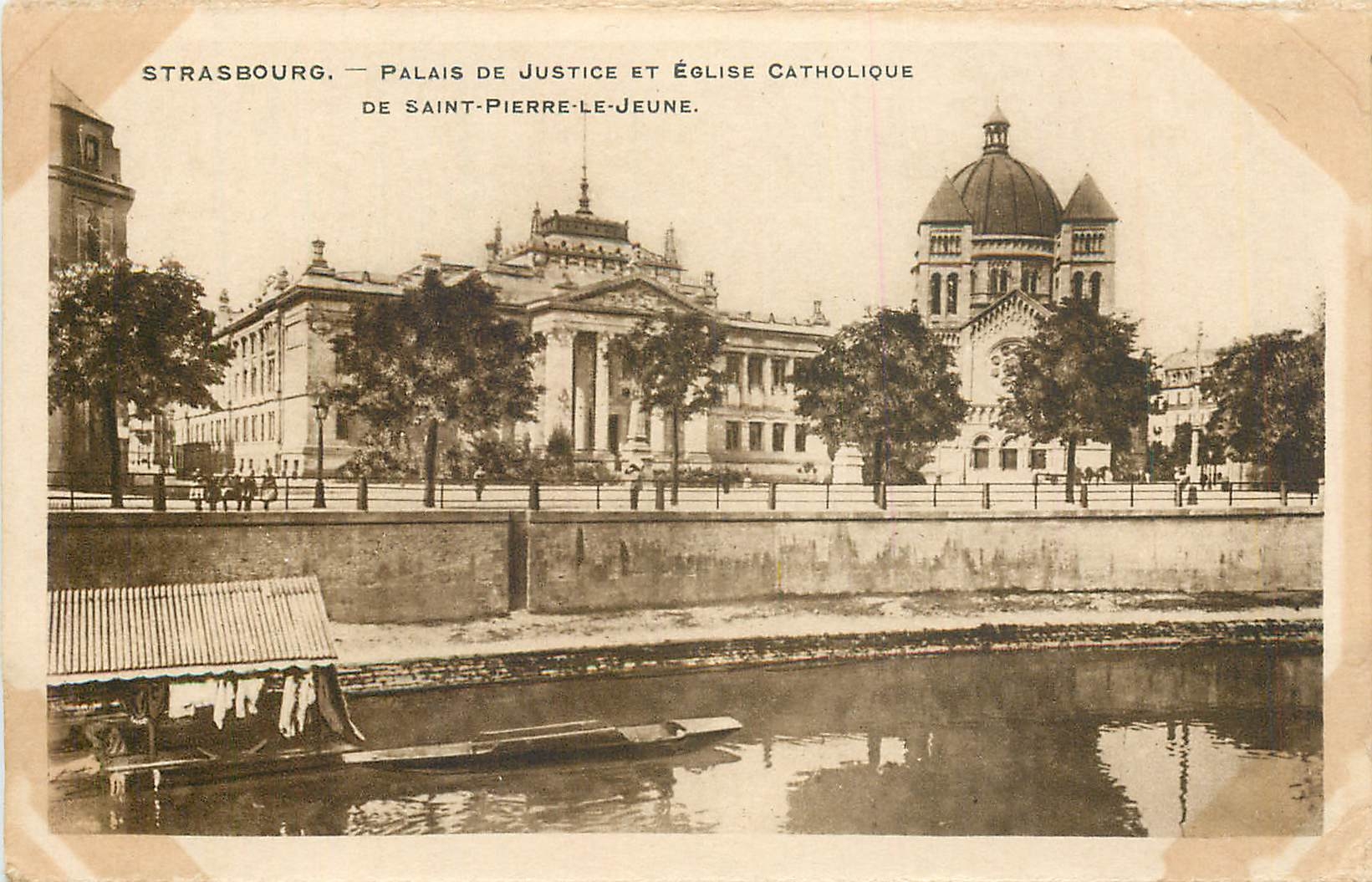 CPA STRSBOURG- PALAIS DE JUSITICE ET EGLISE CATHOLIQUE DE SIANT-PIERRE-LE -JEUNE