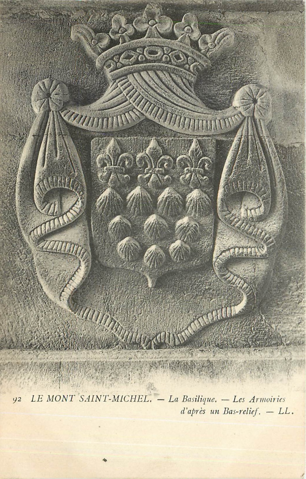 CPA LE MONT ST MICHEL-LA Basilique-Les Armoiries d'apres un Bas-relief-LL