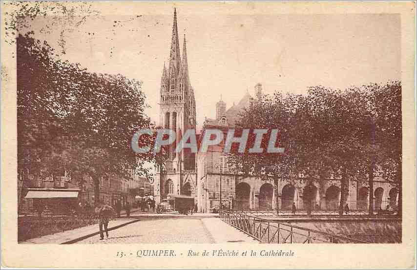 CPA QUIMPER-Rue de l'Eveché et la Cathédrale