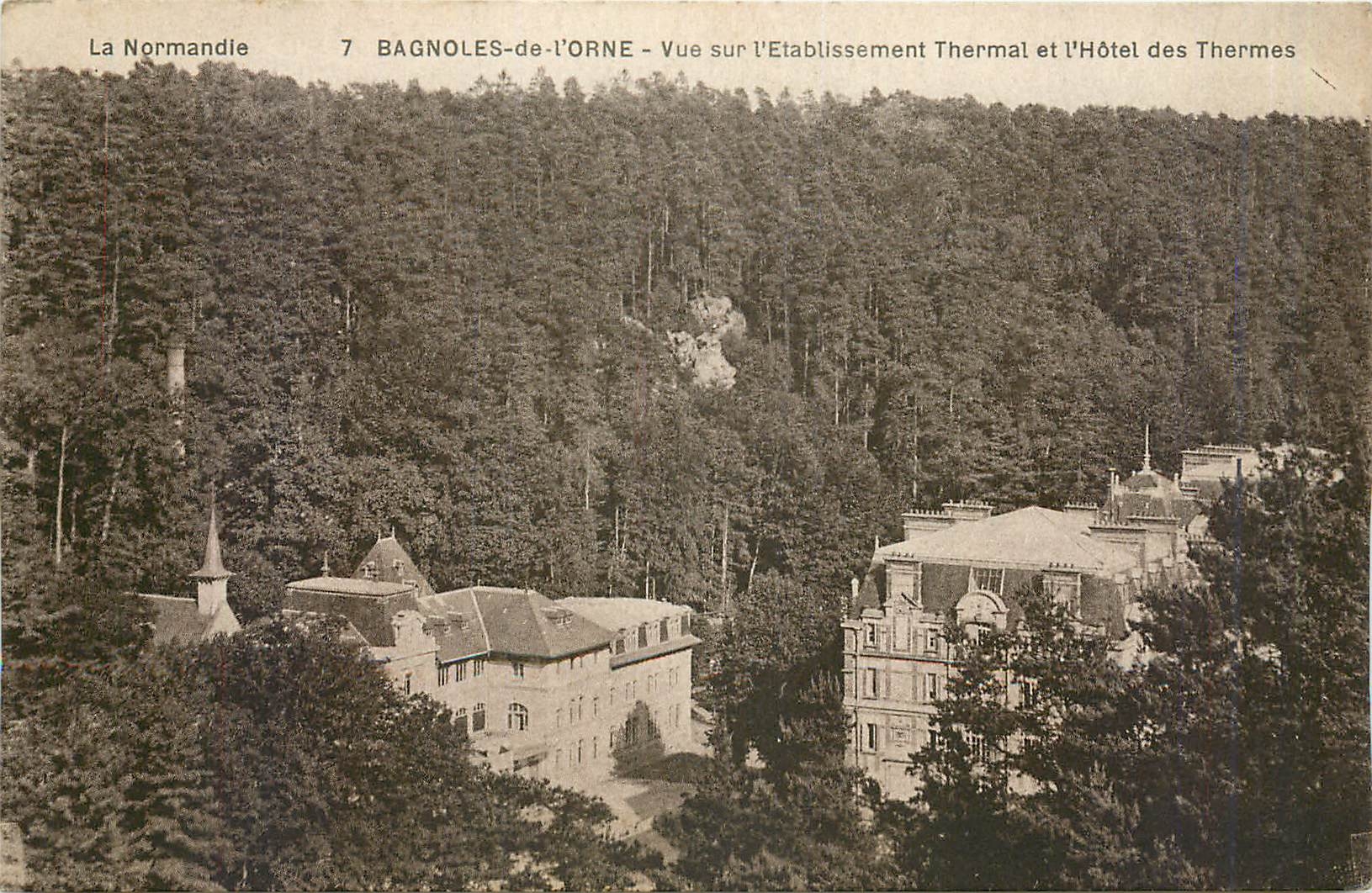 CPA BAGNOLES- de-L'ORNE-Vue sur l'Etablissement thermal et l'Hotel des Thermes