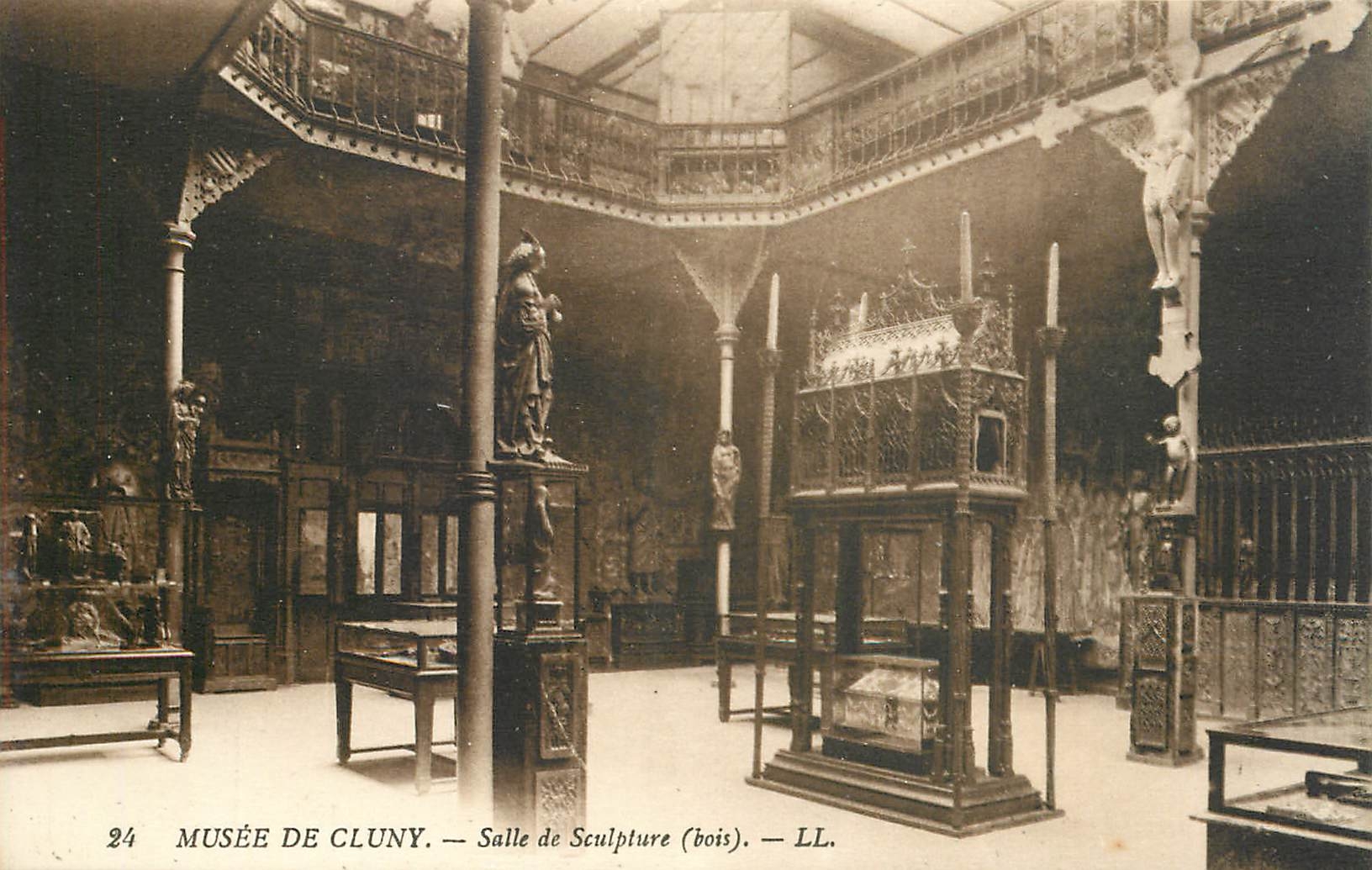 Musée de Cluny — Salle de Sculpture (bois) — LL.