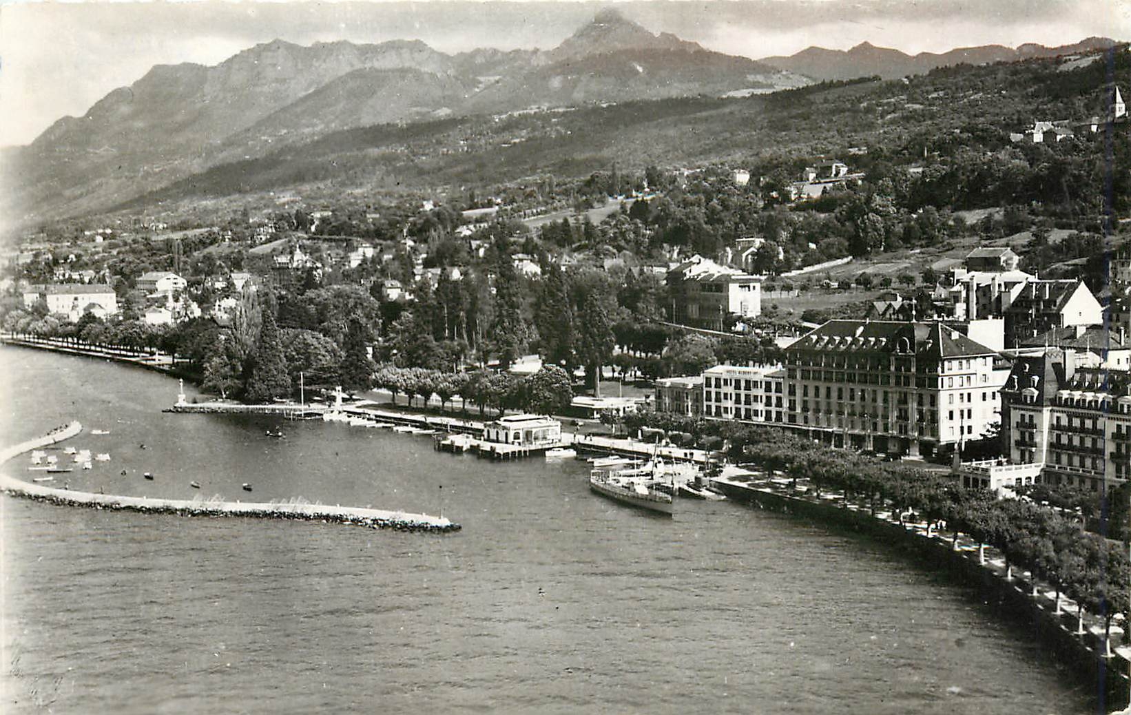 CPM Evian les Bains Le port La Dent d'Ouche