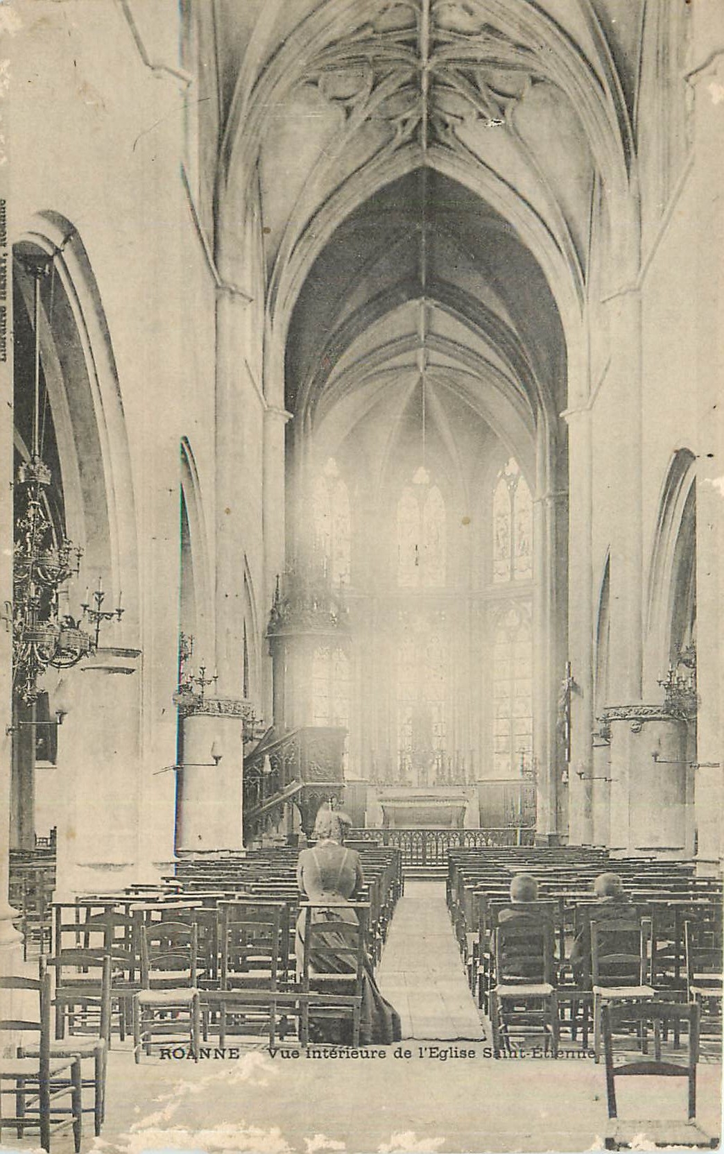 CPA ROANNE-Vue interieure de l'Eglise Saint Etienne