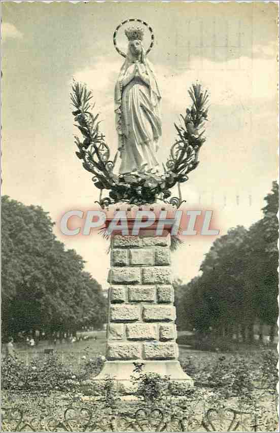 CPM LOURDES-La Vierge Couronnee