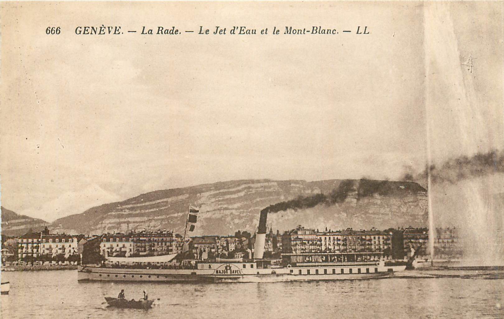 CPA GENEVE-La Rade-Le et d'eau et le Mont Blanc-LL Bateau