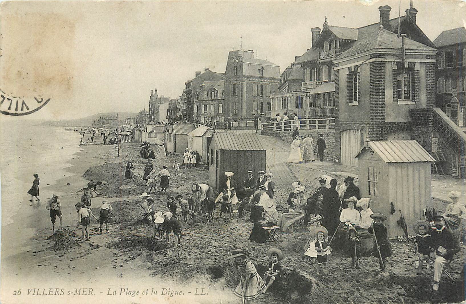 CPA VILLERS-s MER-La Plage et la Digue-LL