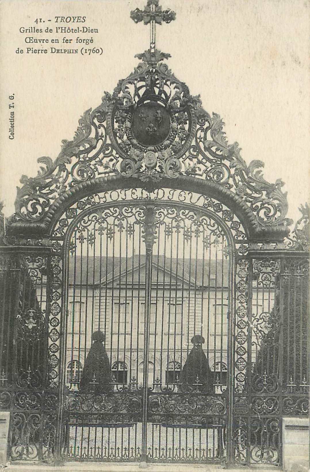 Troyes — Grilles de l'Hôtel-Dieu, œuvre en fer forgé de Pierre Delphin (1760) — Collection T. G.