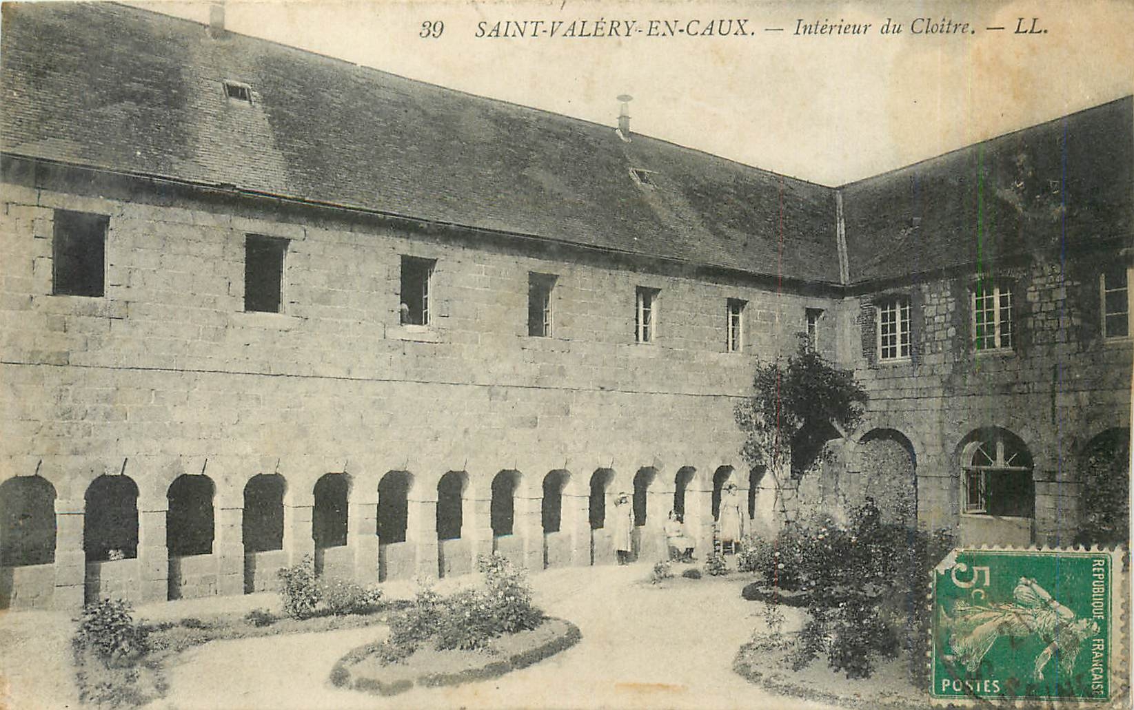 CPA SAINT VALERY EN CAUX- Interieur du Cloitre