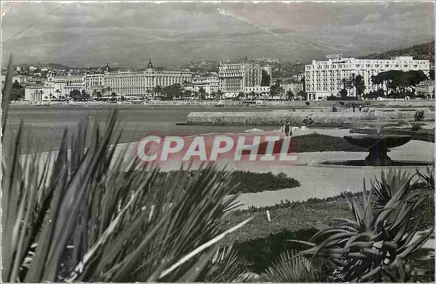 CPM CANNES-Les Hotels su la Croissete Vue du Beach