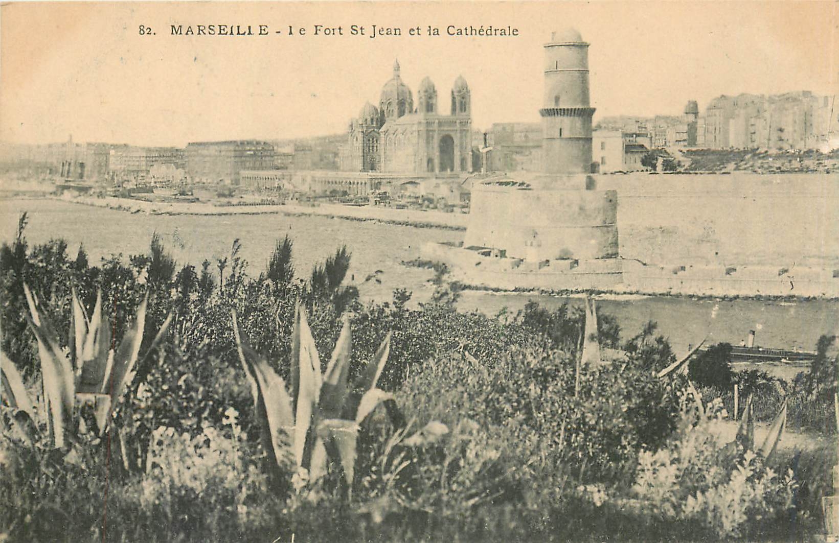 CPA MARSEILLE-Le Fort Saint-Jean et la cathedrale