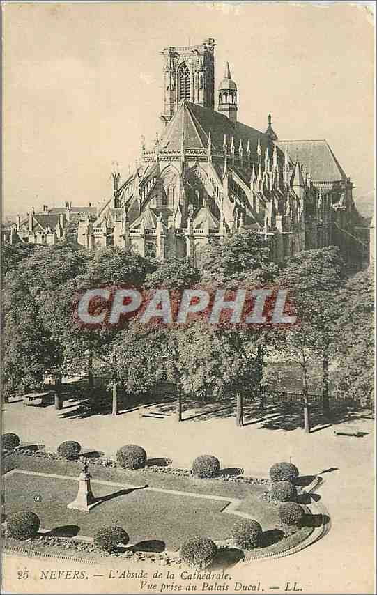CPA NEVERS-L'abside de la Cathedrale Vue prise du palais ducal