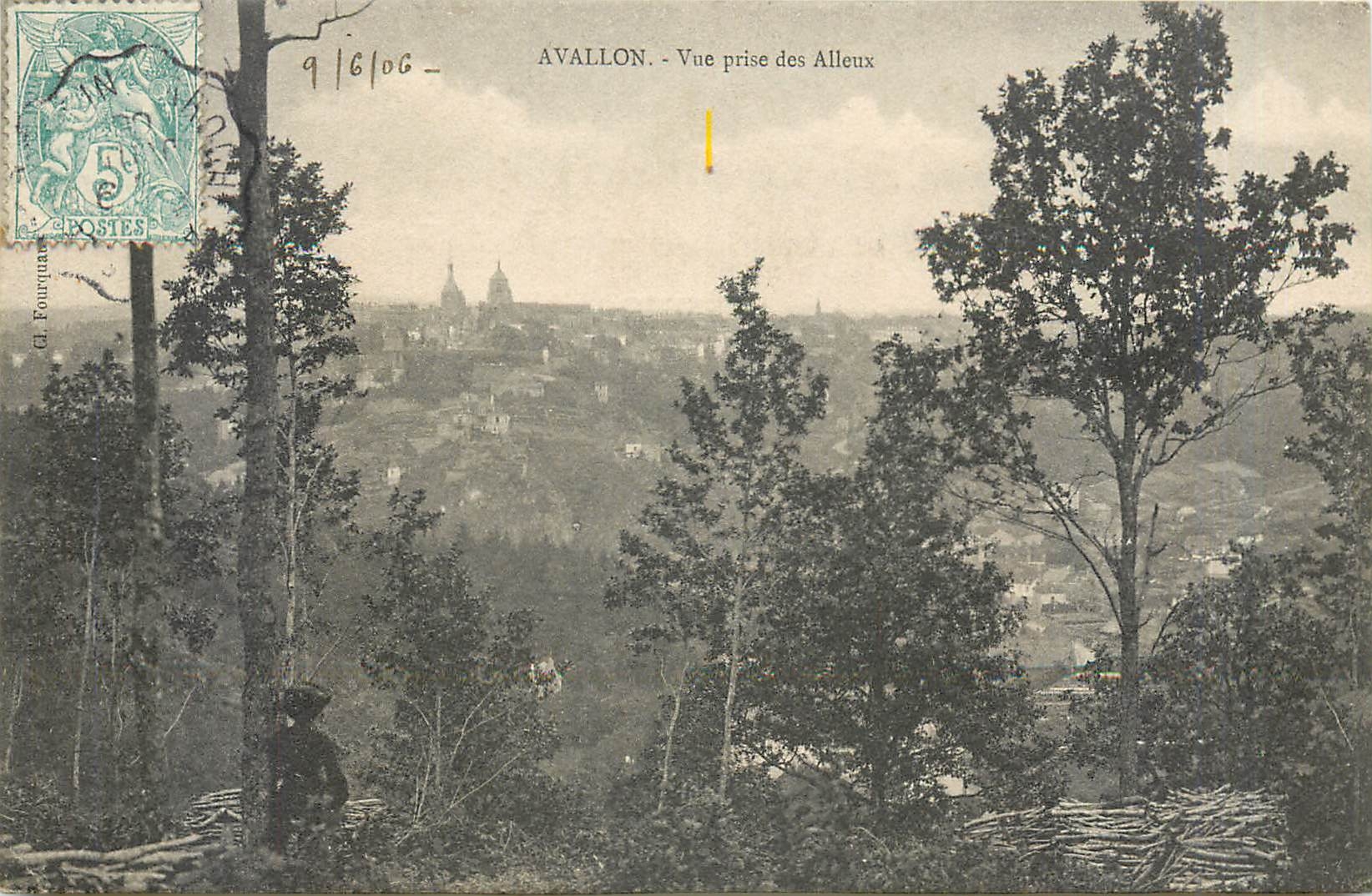 Avallon - Vue prise des Alleux — Éditeur G. Tourruan