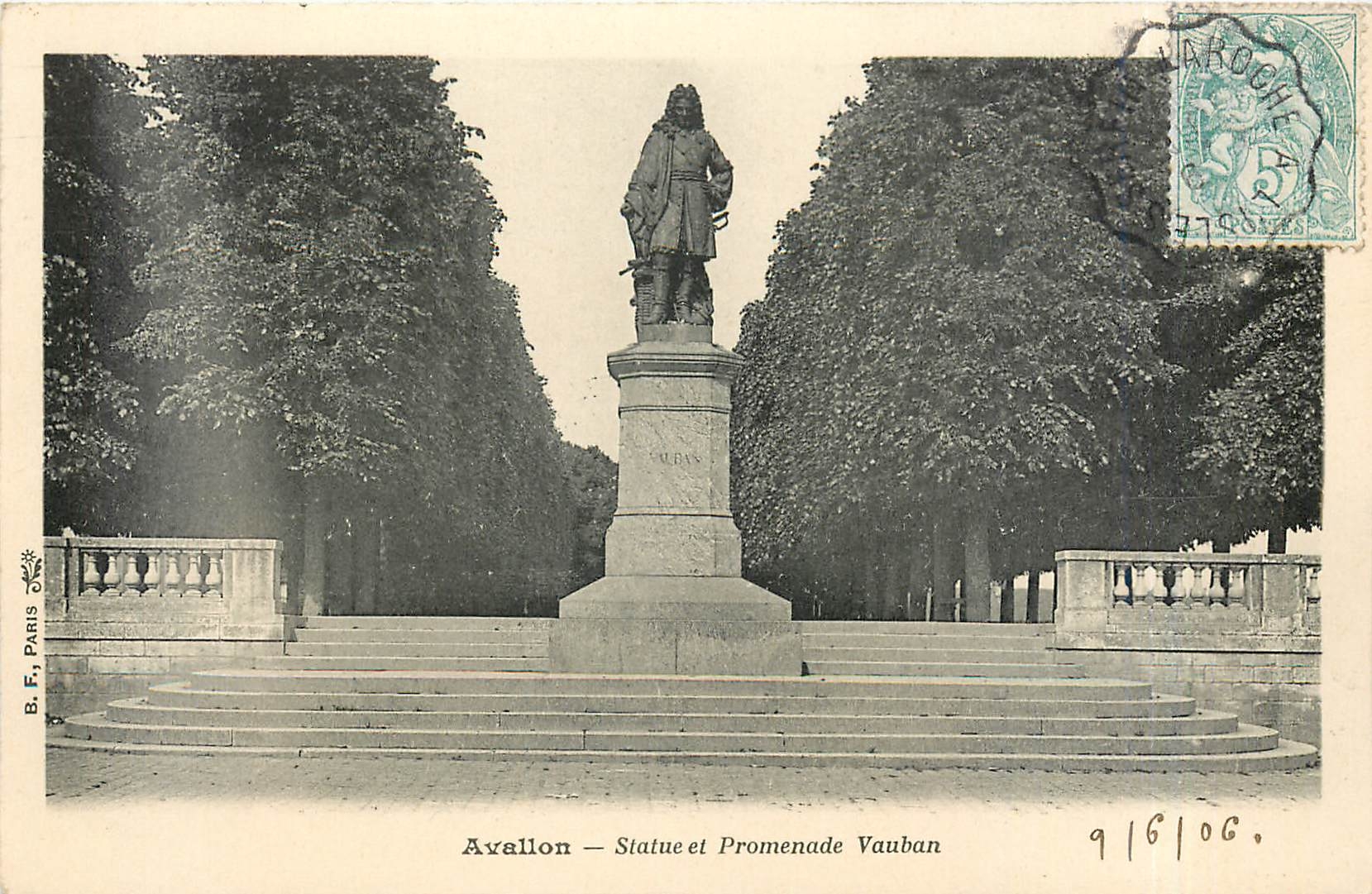 CPA AVALLON-Statue et Promenade Vauban