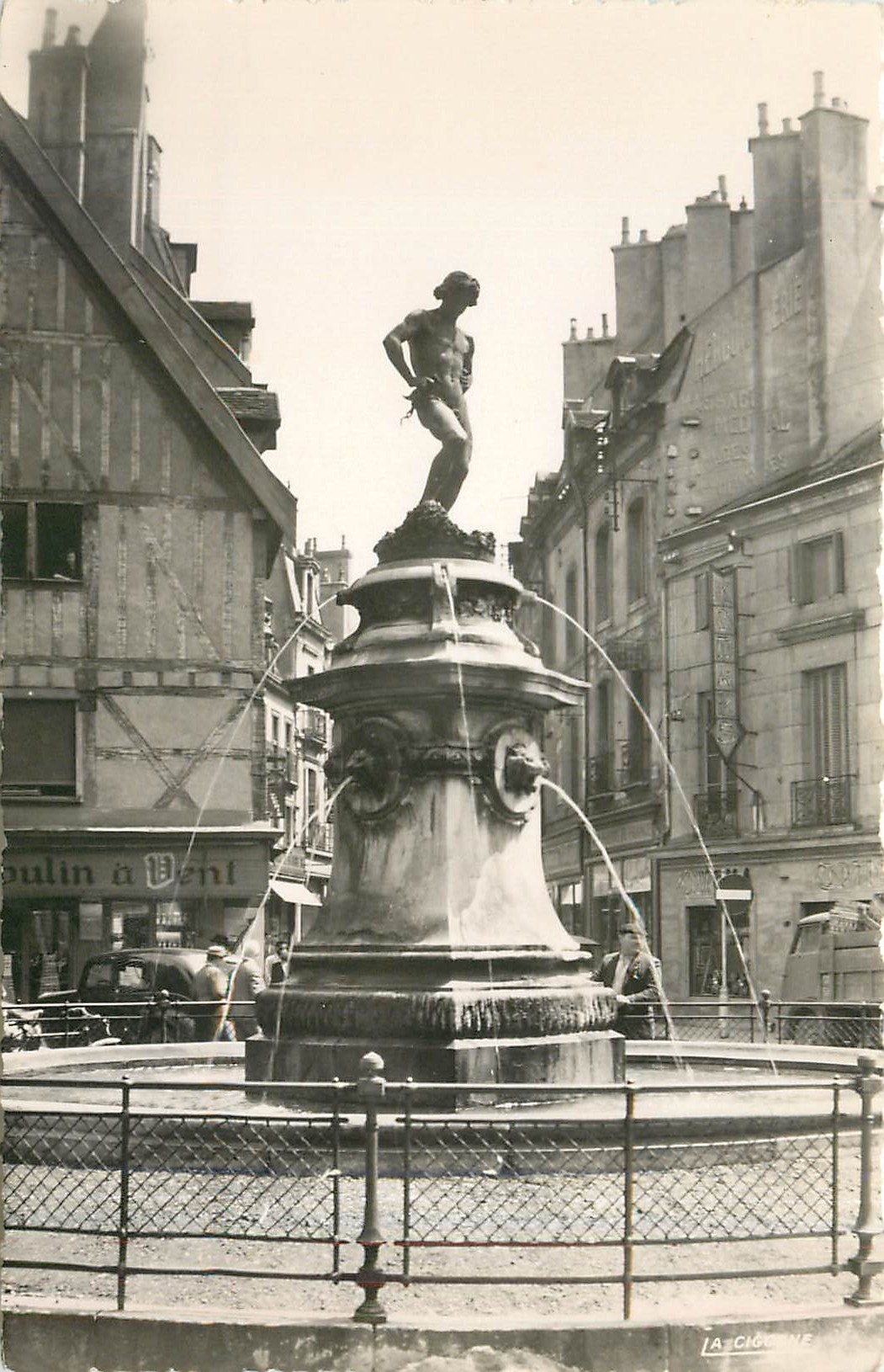 CPM DIJON (Cote-d'or)"le Bareuzai"(symbole du Vigneron de Bourgogne