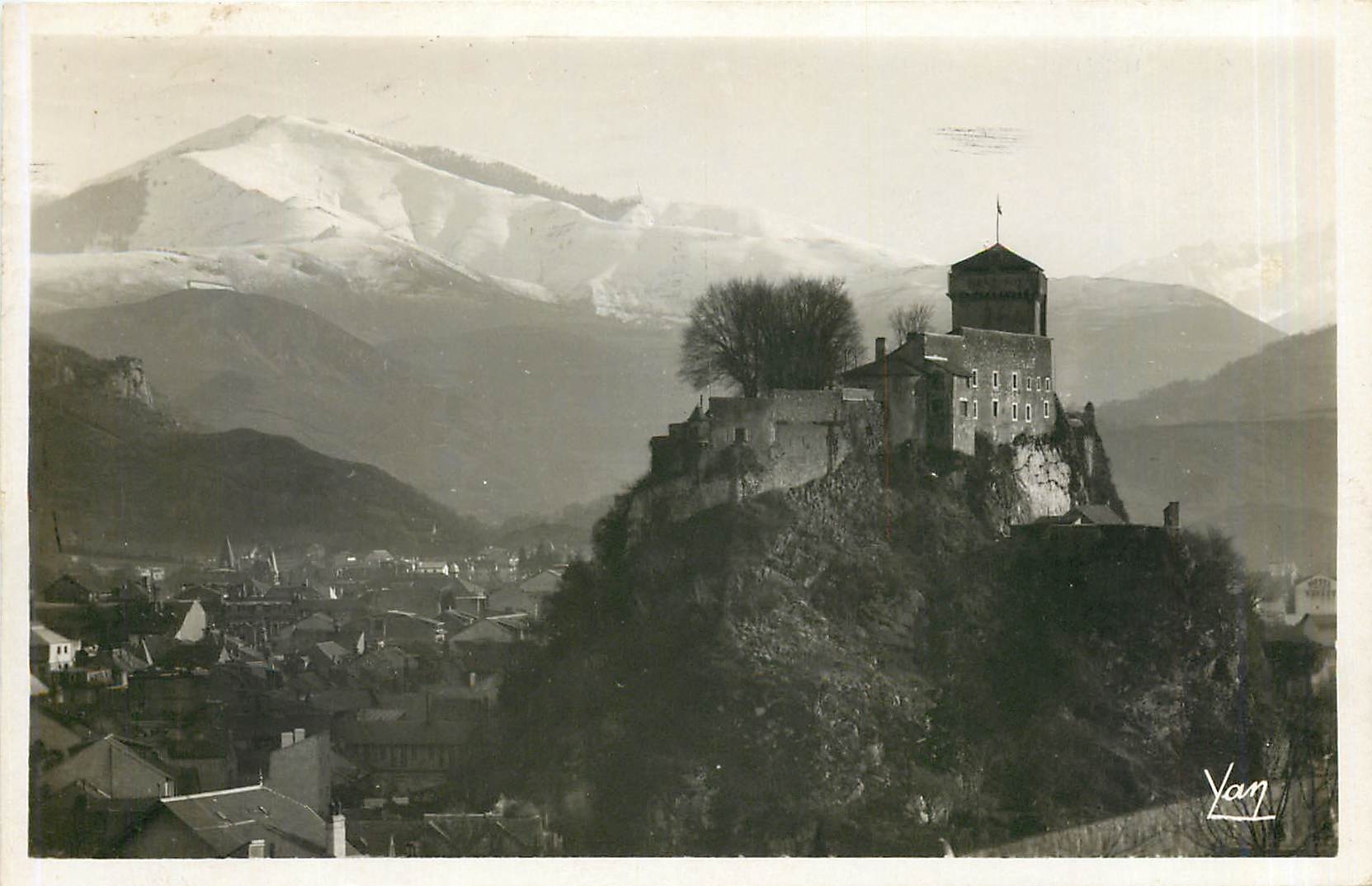 CPA LOURDES-Le Chateau Fort