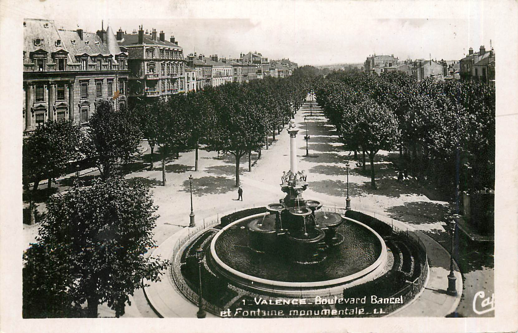 CPA VALENCE-Boulevard Bancel et Fonaine monumentale-LL