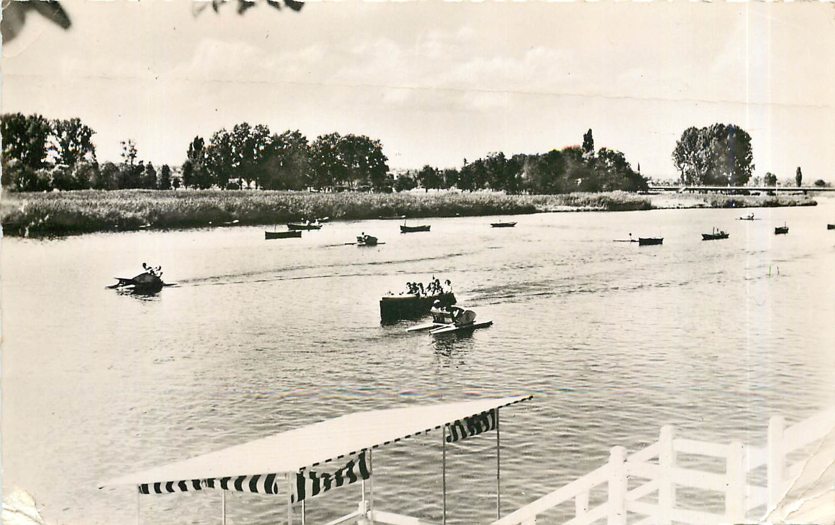CPM VICHY-Canotage sur l"allier Pedalo Canoe