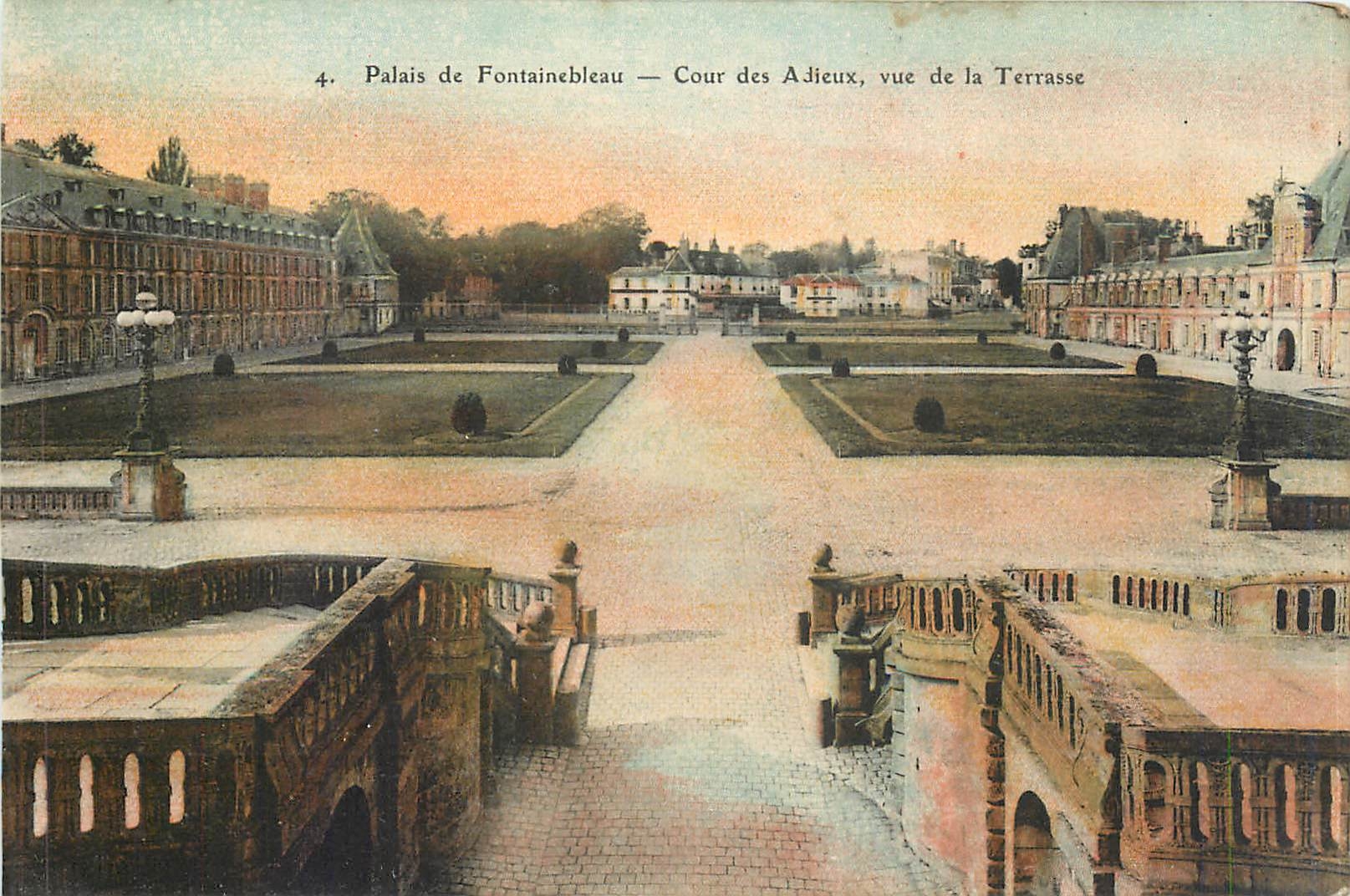 Palais de Fontainebleau — Cour des Adieux, vue de la Terrasse